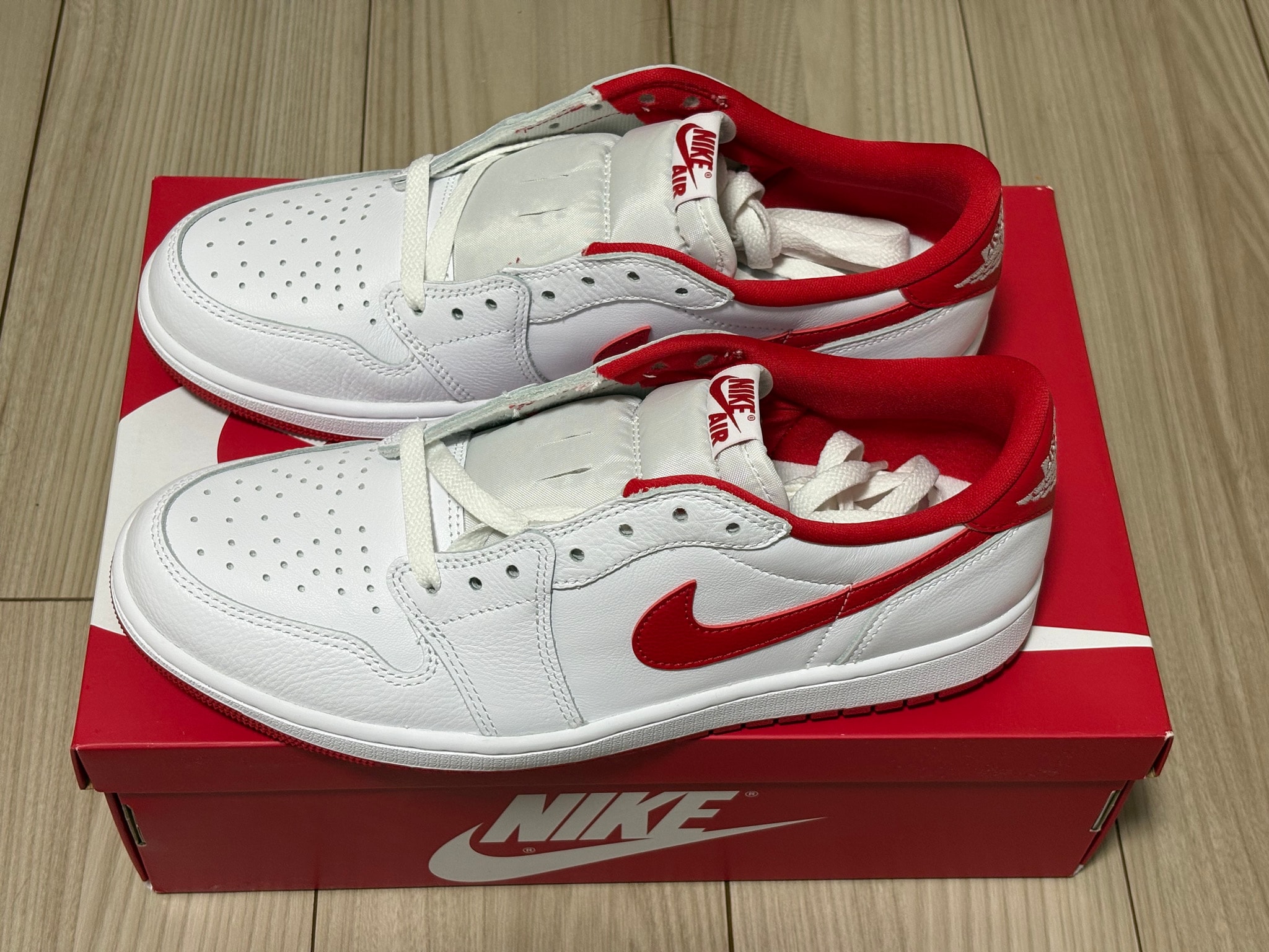 Nike Air Jordan 1 Retro Low OG "White and University Red"