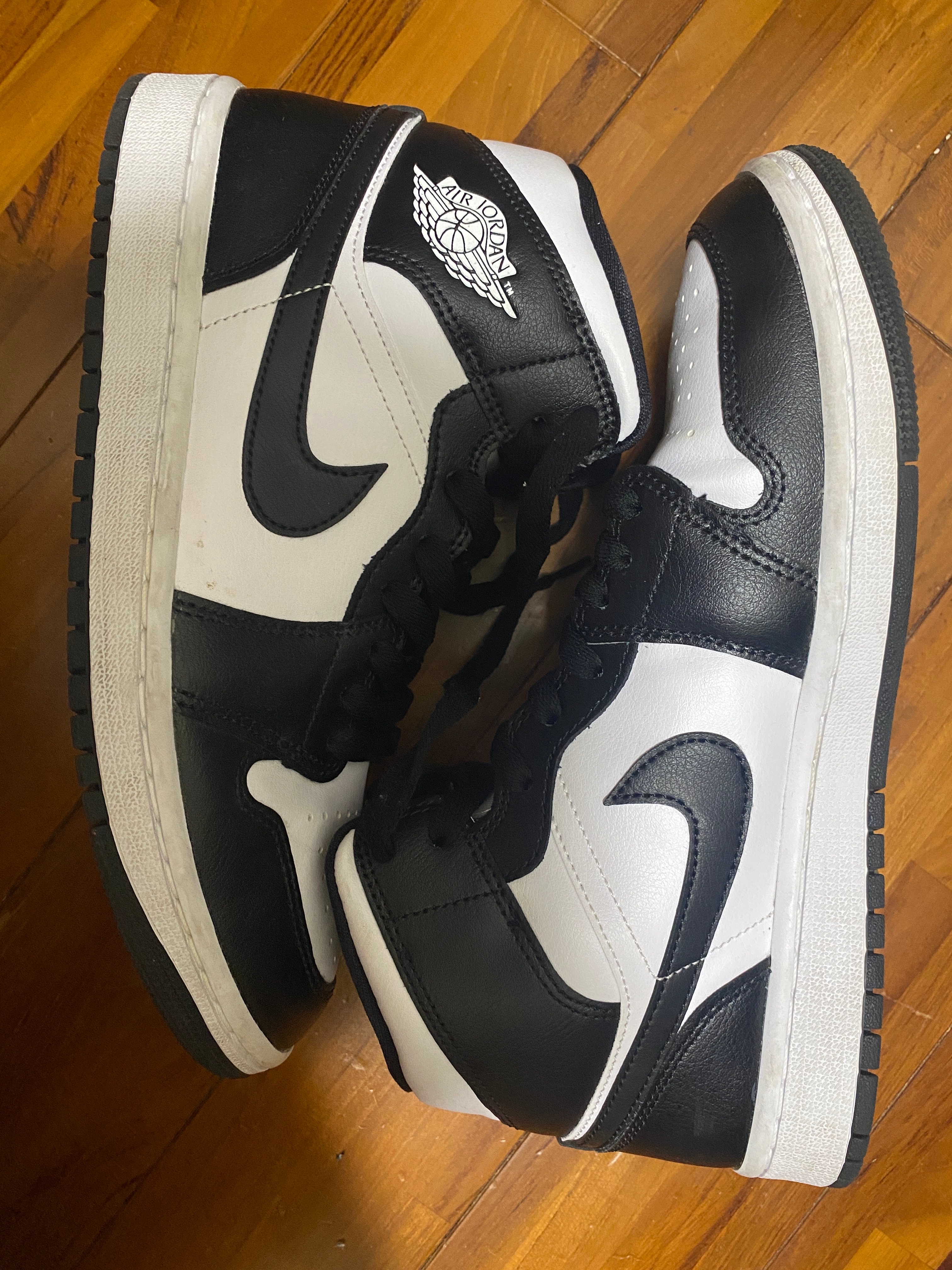 Nike Women's Air Jordan 1 Mid "Black/White"