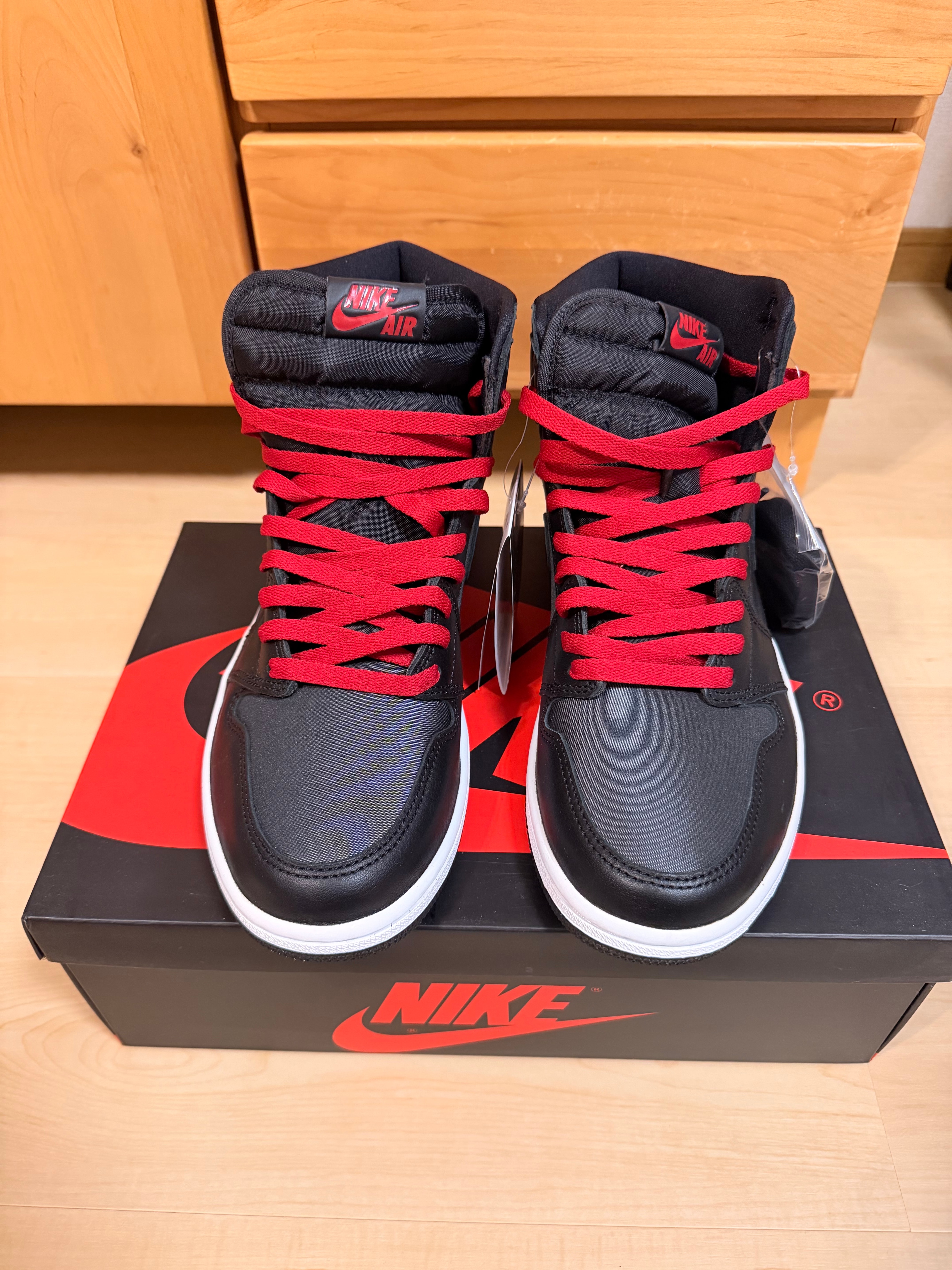 Nike Air Jordan 1 Retro High OG "Black/Metallic Silver/Gym Red"