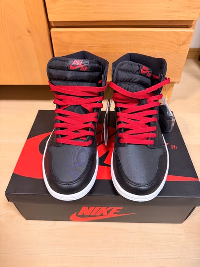 Nike Air Jordan 1 Retro High OG "Black/Metallic Silver/Gym Red"
