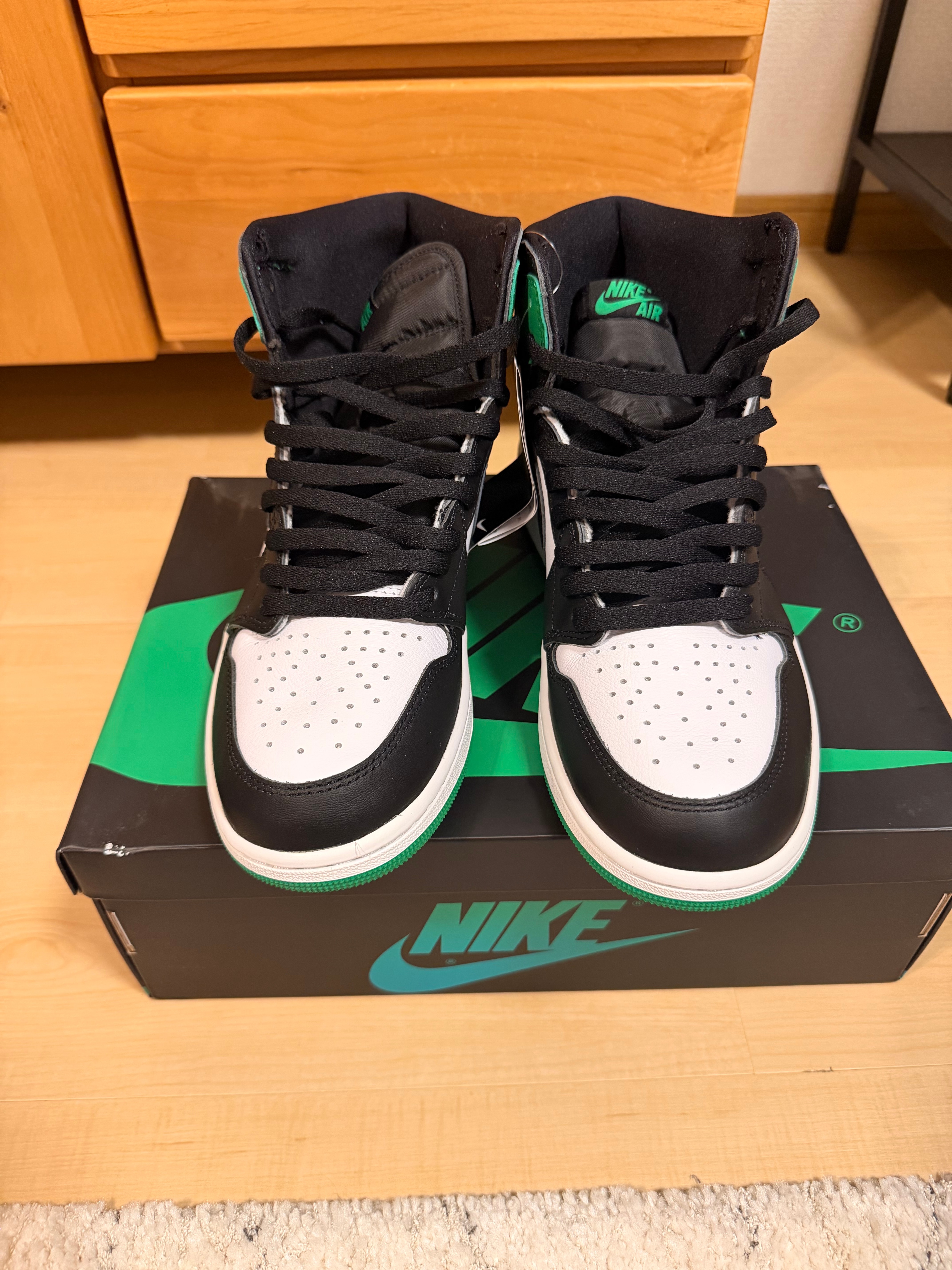 Nike Air Jordan 1 Retro High OG "Celtics/Black and Lucky Green" (2023)