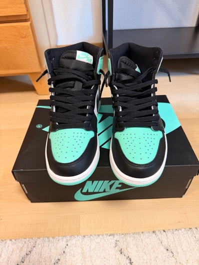 Nike Air Jordan 1 High OG "Green Glow"