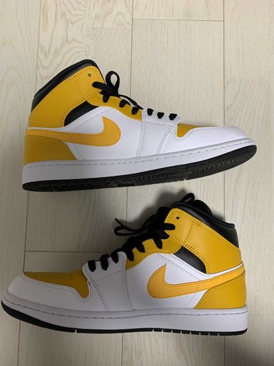 Nike Air Jordan 1 Mid "University Gold"