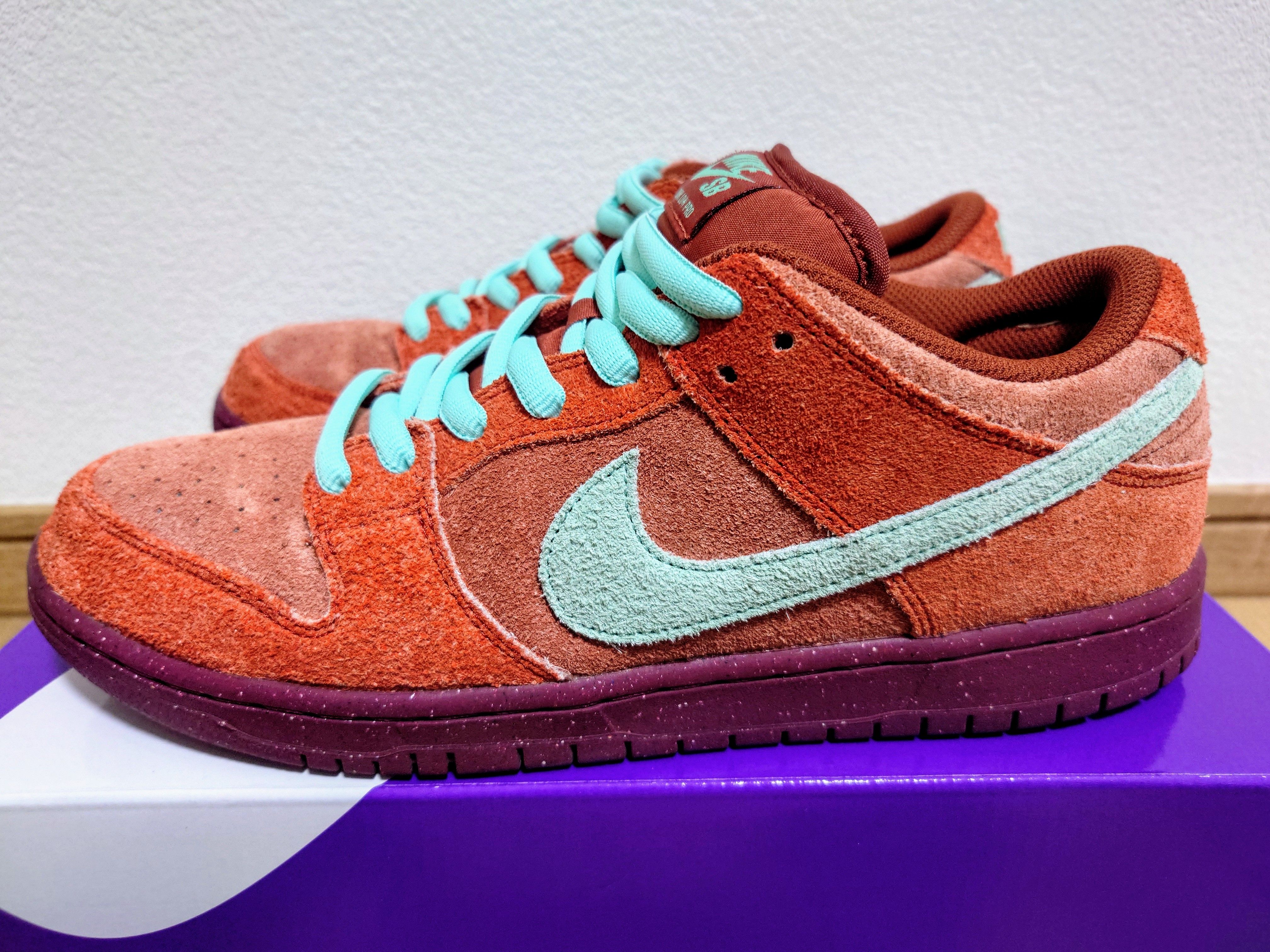Nike SB Dunk Low Pro PRM "Mystic Red and Rosewood"