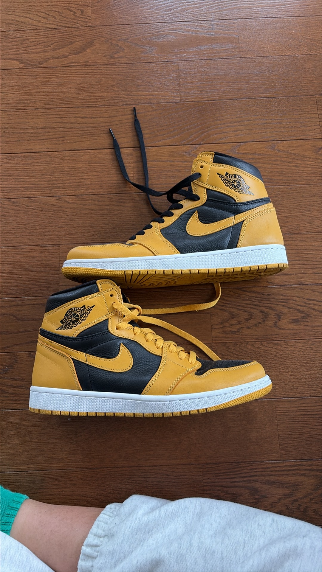 Nike Air Jordan 1 High OG "Pollen"