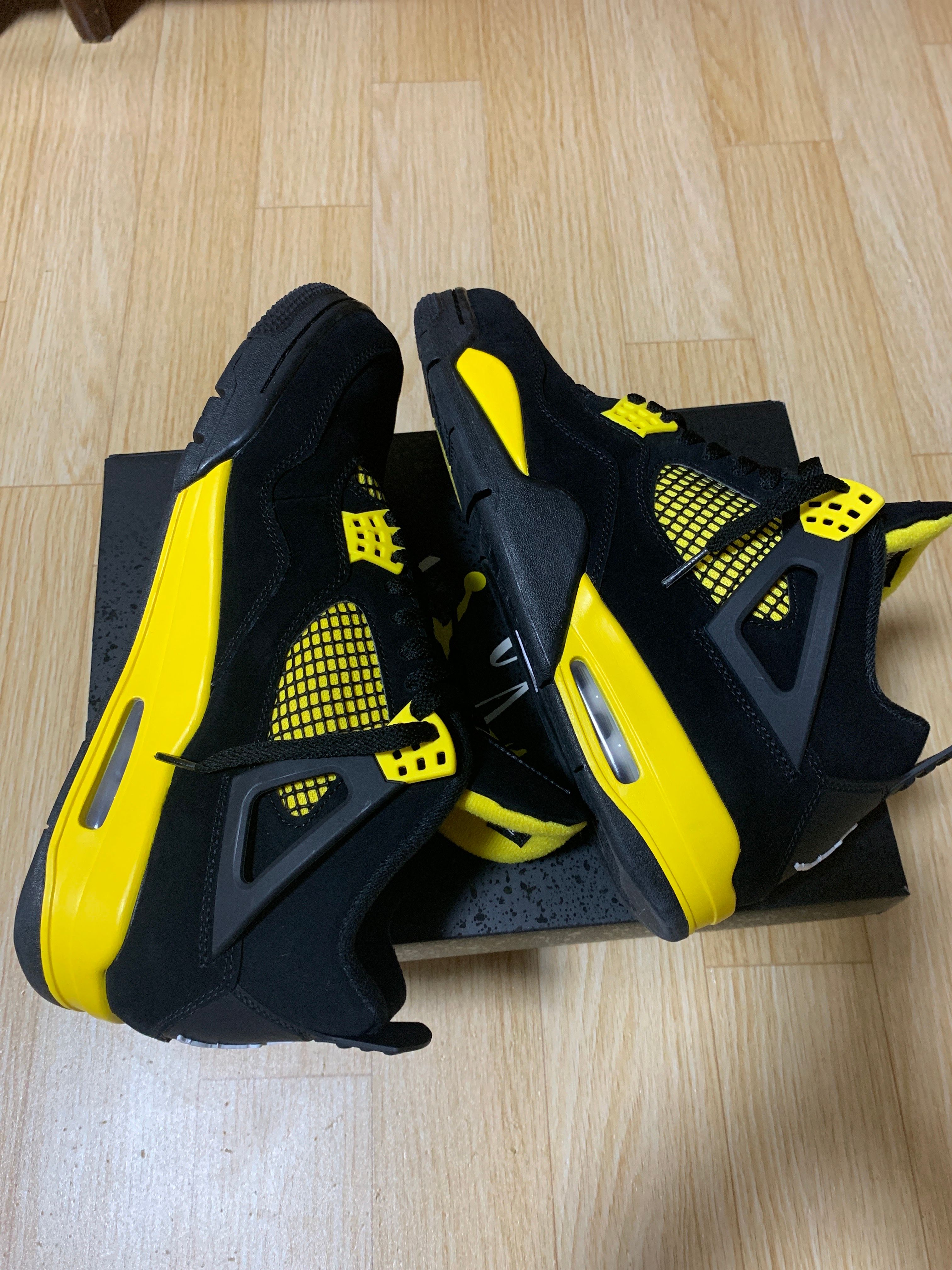 Nike Air Jordan 4 Retro "Thunder"(2023)