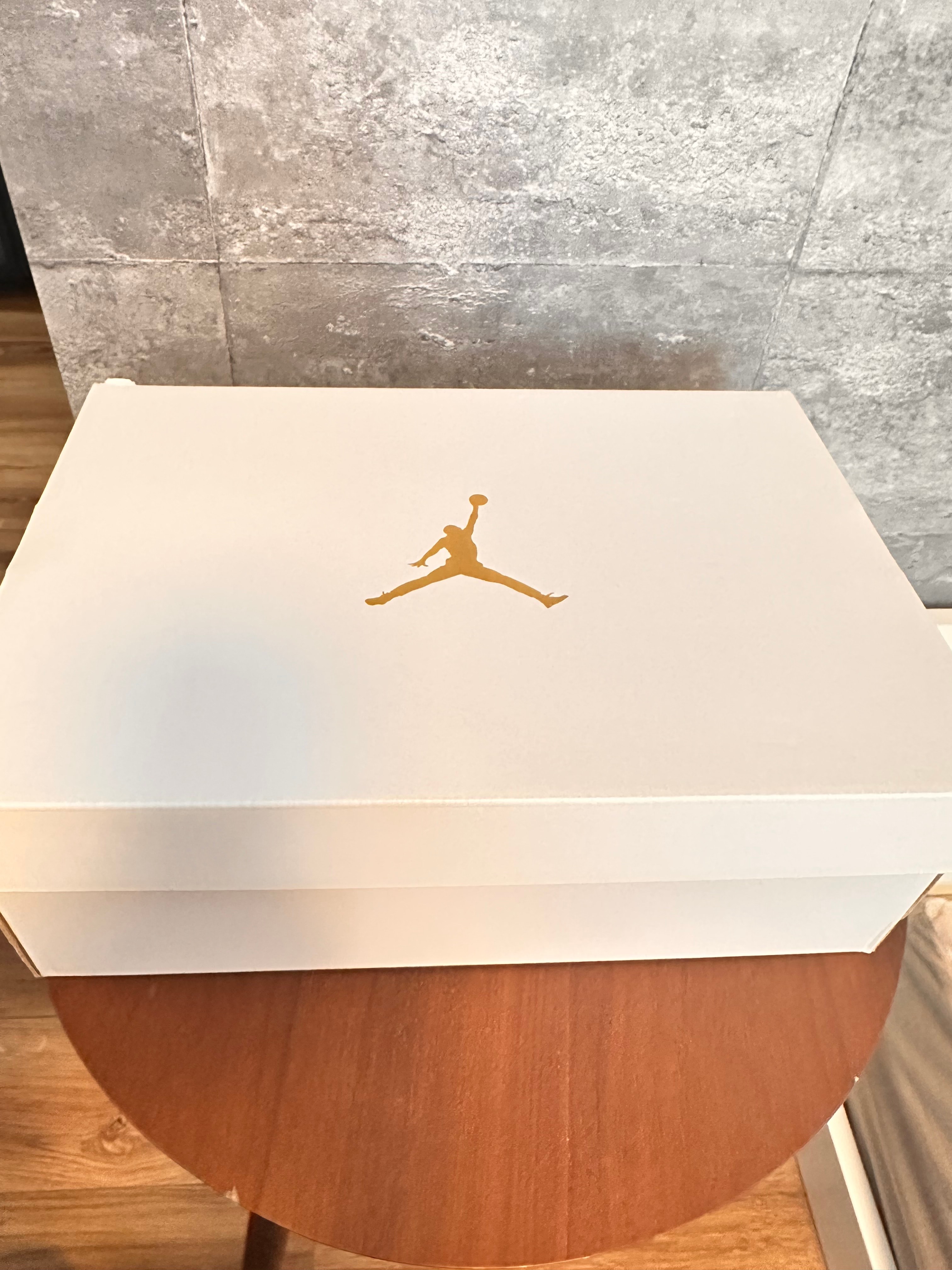 ナイキ ウィメンズ エアジョーダン1 ミッド "ココナッツ ミルク"