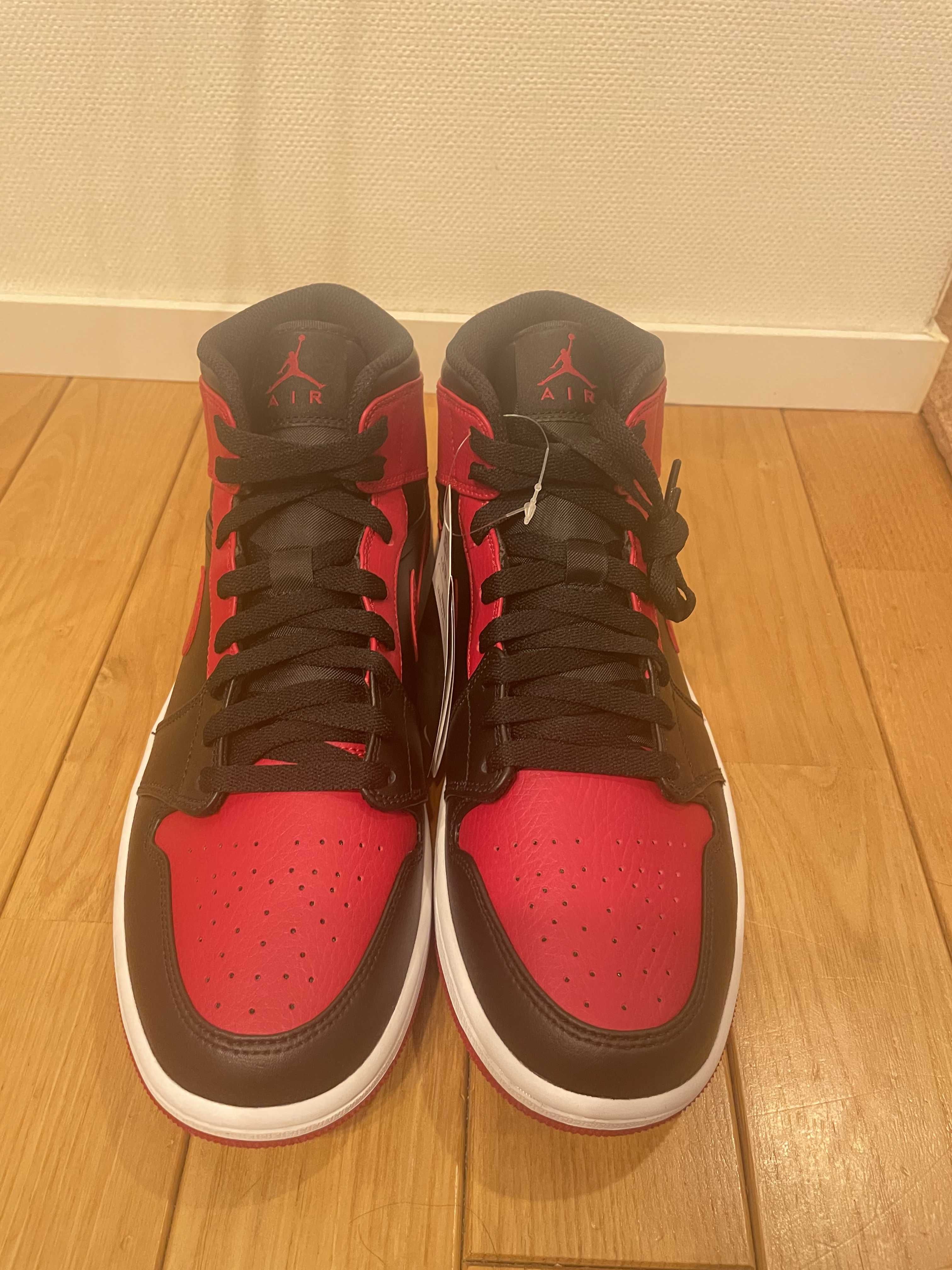 Nike Air Jordan 1 Mid "Bred"