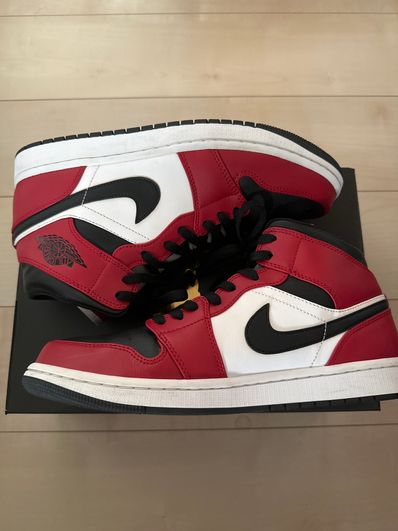 Nike Air Jordan 1 Mid "Chicago Black Toe"