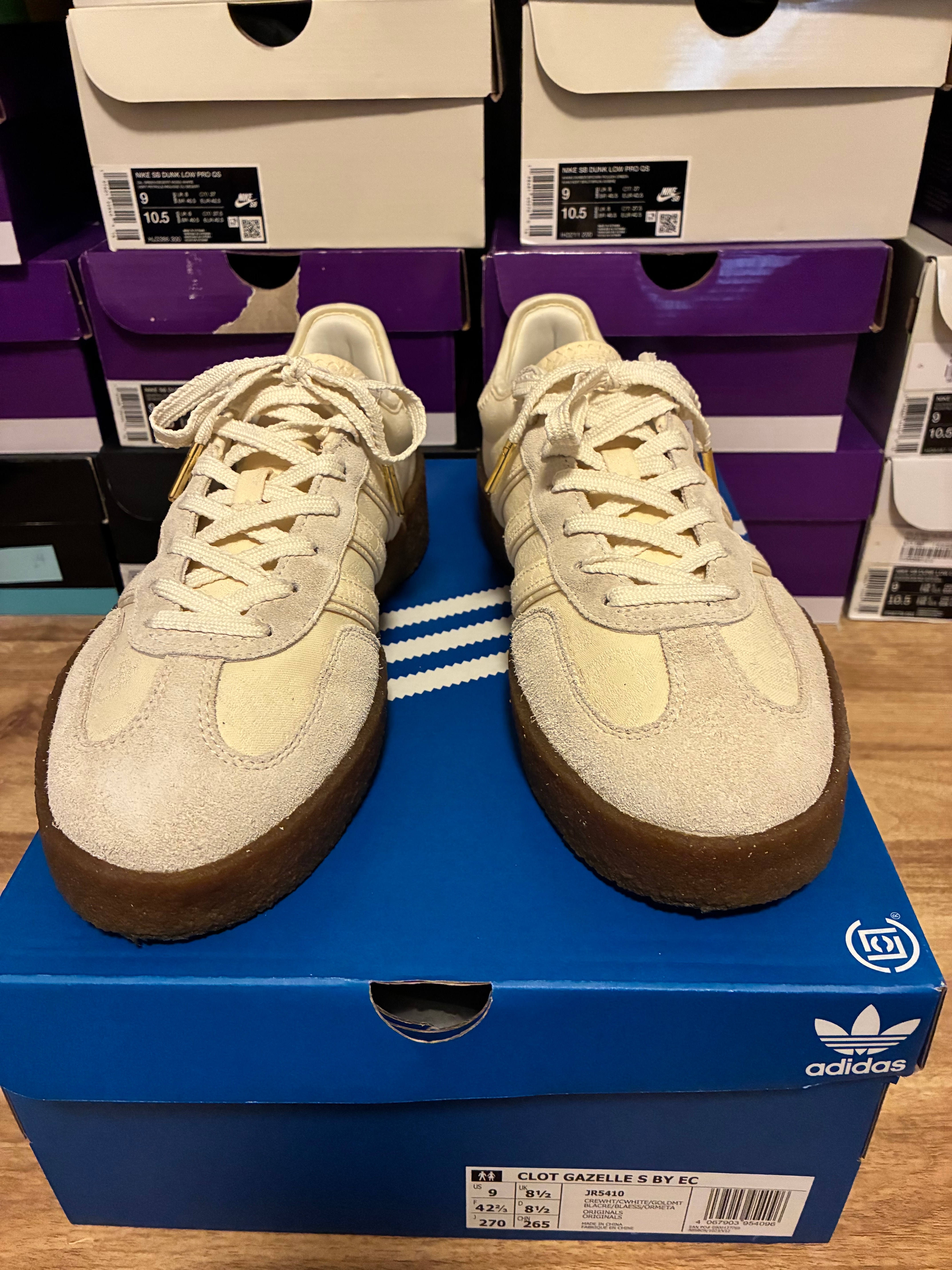 クロット × アディダス ガゼル "クリームホワイト/コアホワイト/ゴールドメタリック"