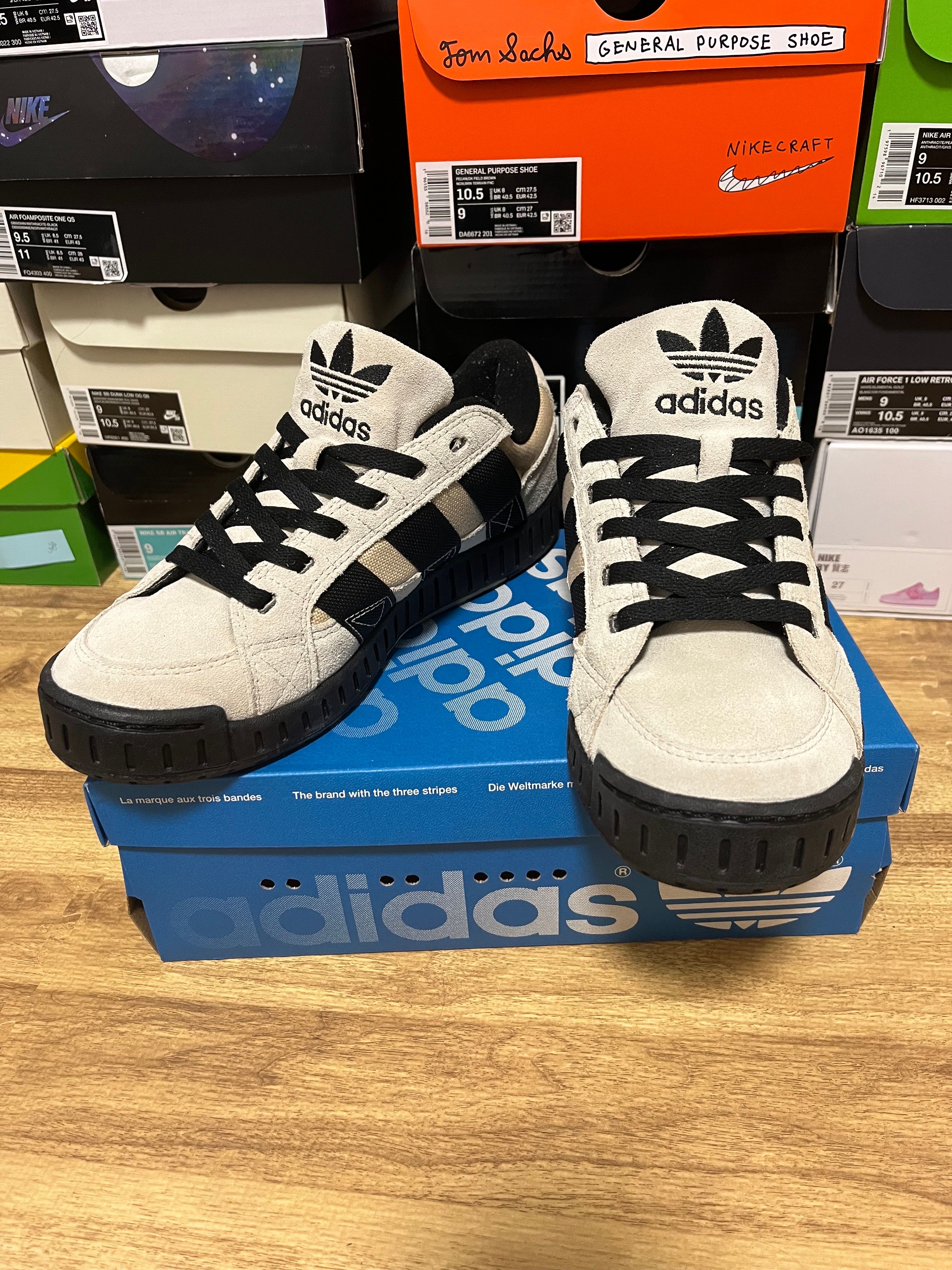 アディダス オリジナルス ロースーツ "ワンダーベージュ/コアブラック"