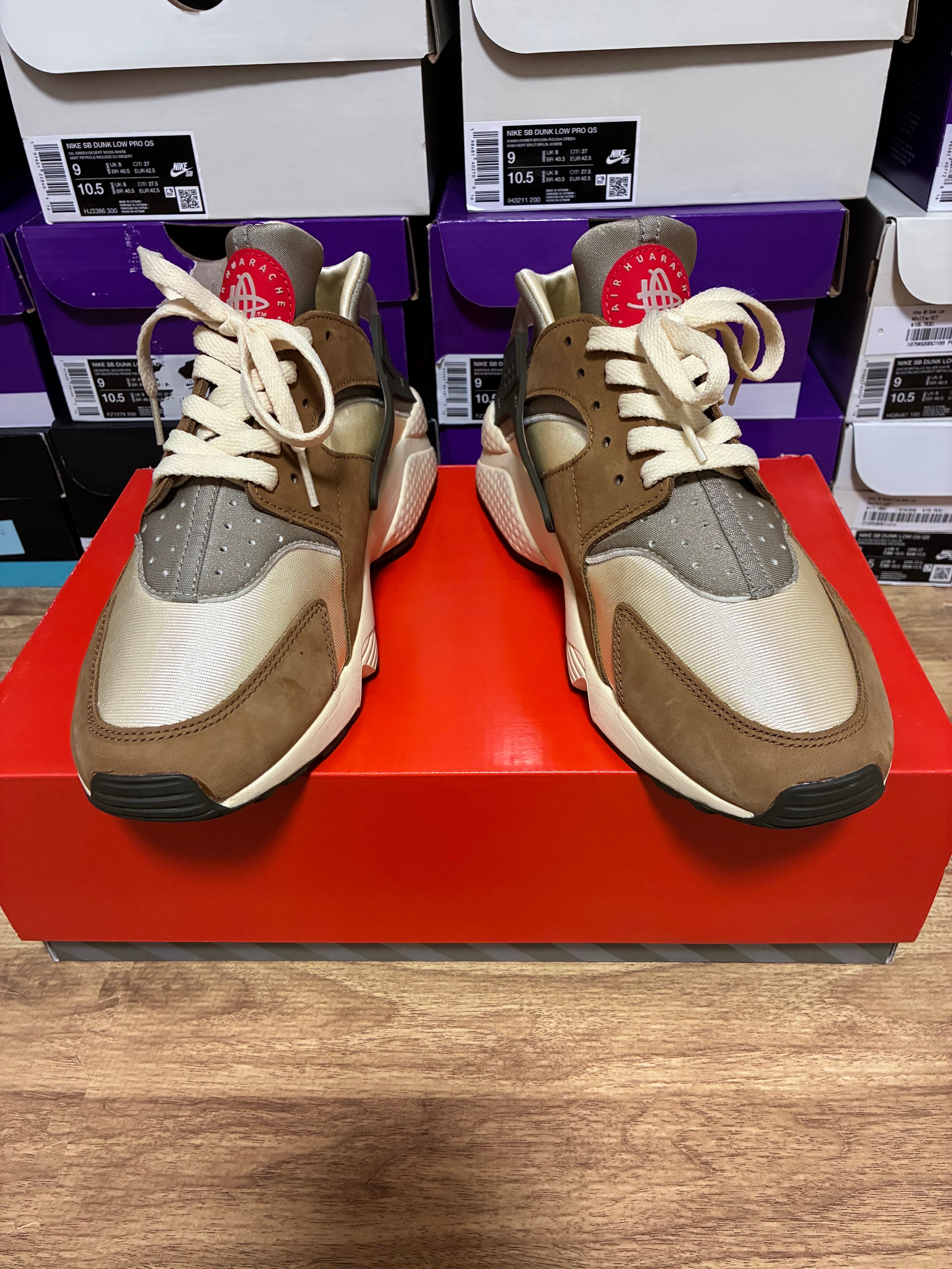 ステューシー × ナイキ エアハラチ "デザートオーク"