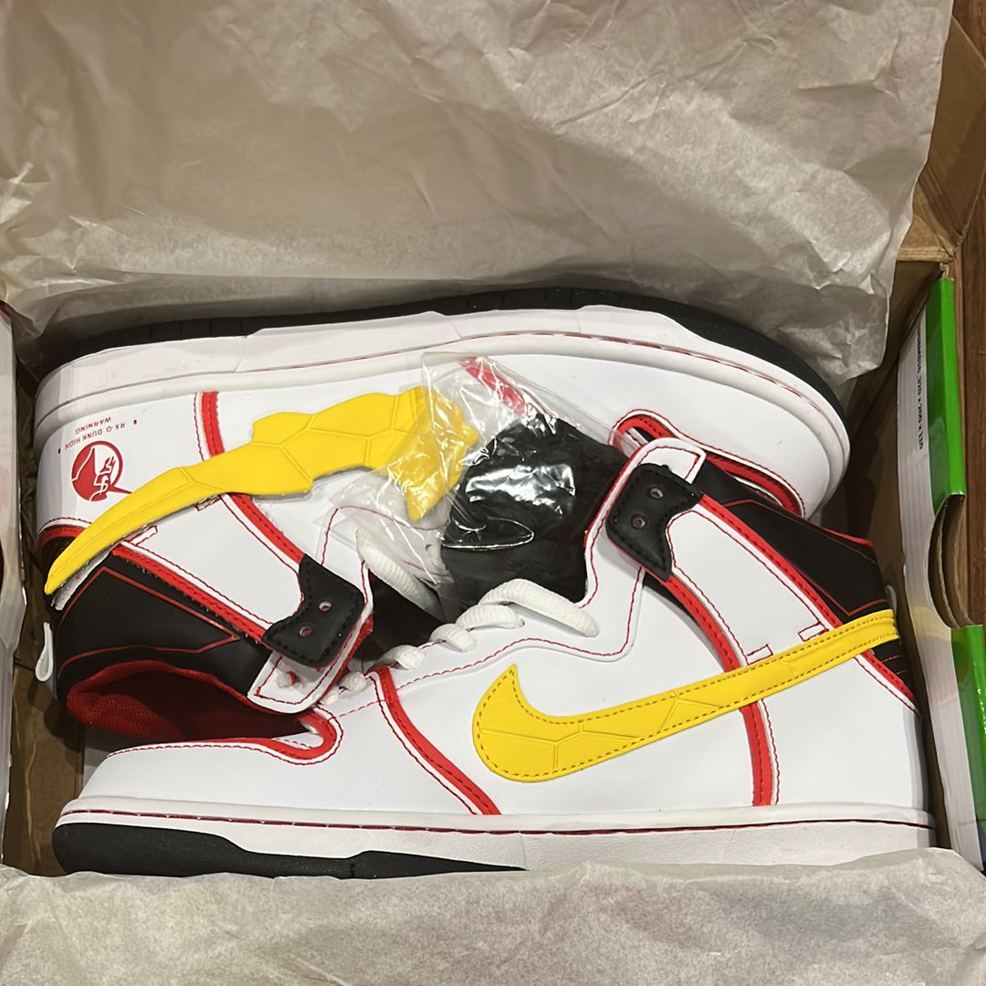 Gundam Unicorn × Nike SB Dunk High PRO QS "UNICORN"