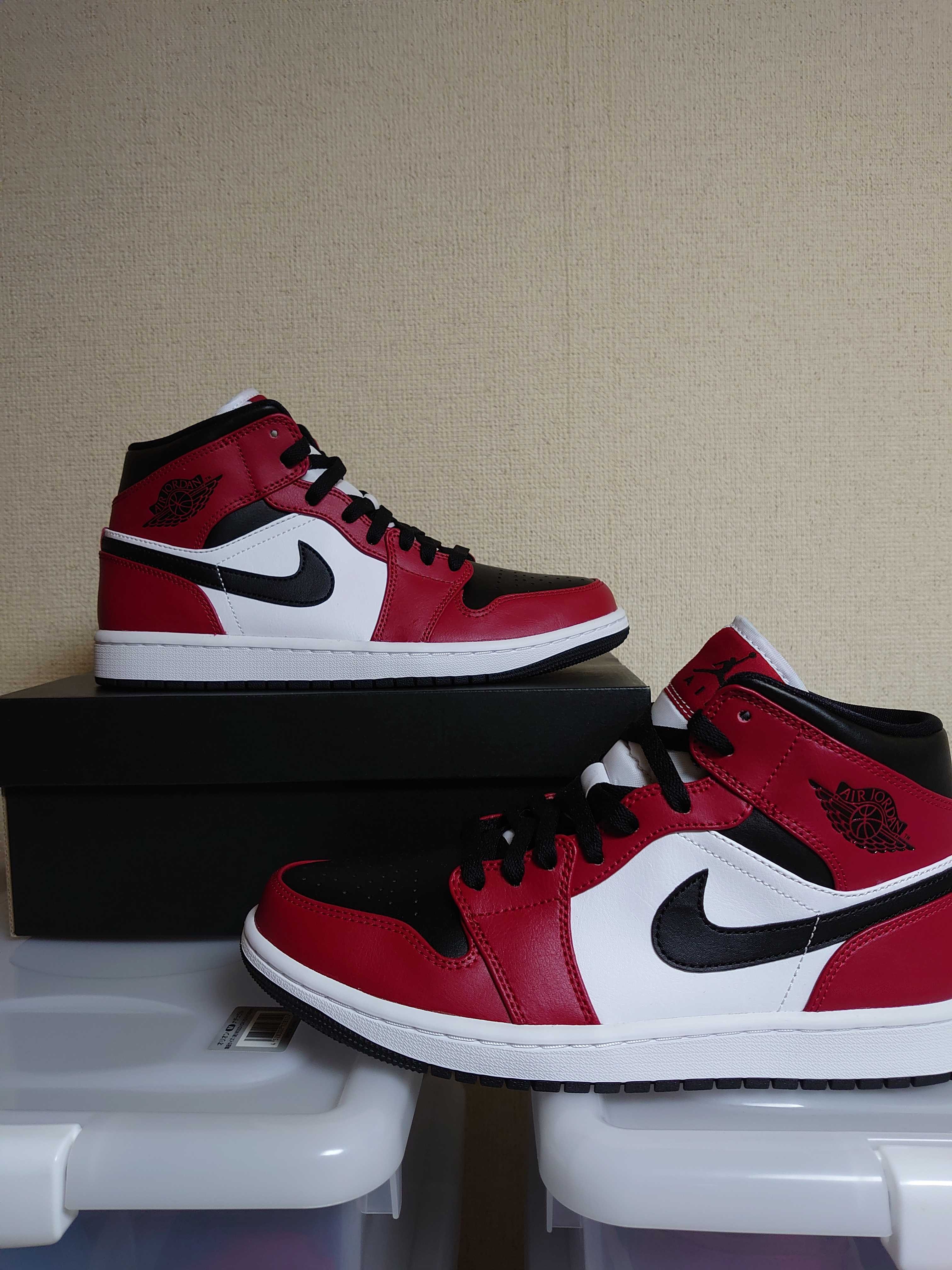 Nike Air Jordan 1 Mid "Chicago Black Toe"