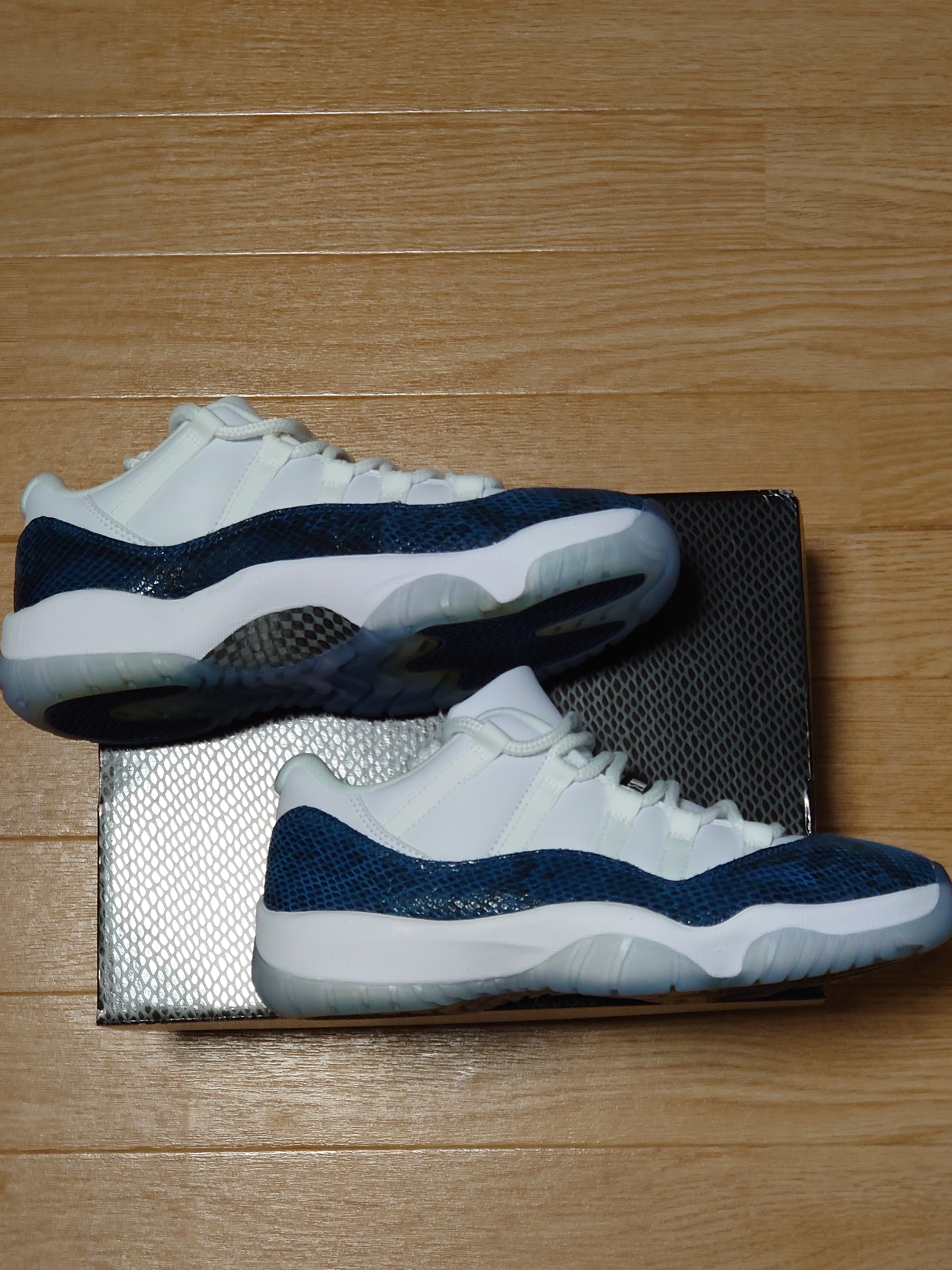 AIR JORDAN 11 LOW "SNAKESKIN"
