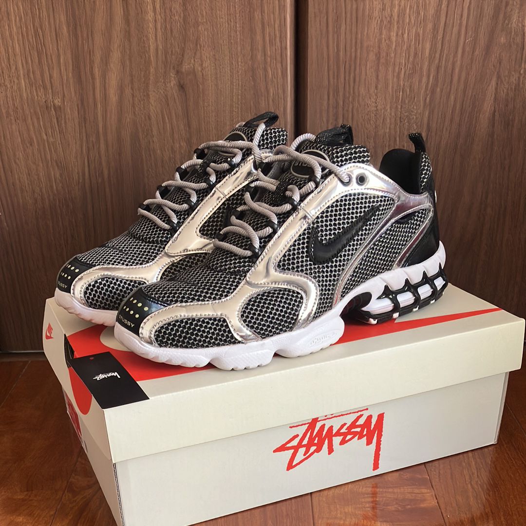 STUSSY × NIKE AIR ZOOM SPIRIDON CAGED "PURE PLATINUM/BLACK-WHITE"