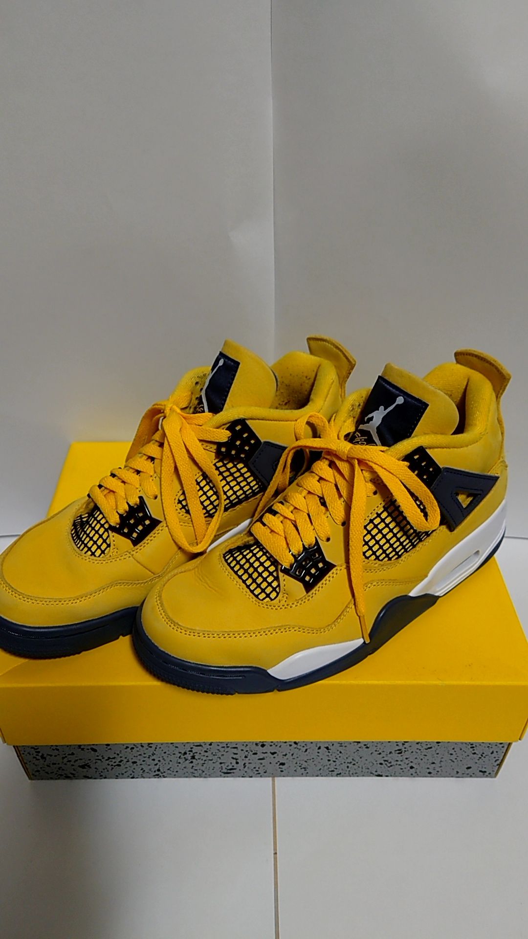 Nike Air Jordan 4 "Tour Yellow"