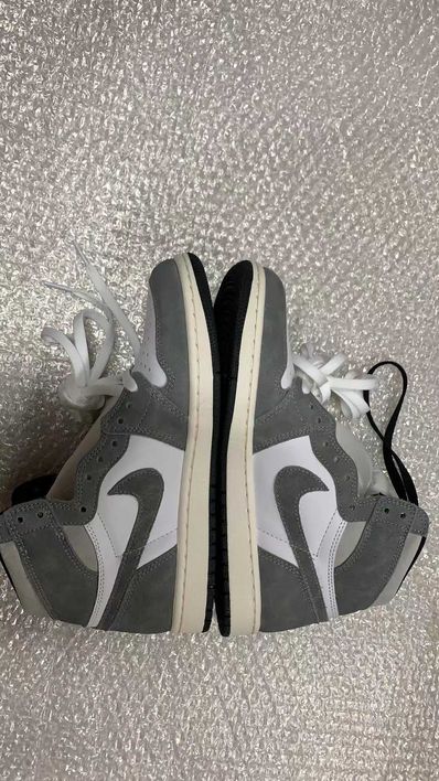 Nike Air Jordan 1 Retro High OG "Black and Smoke Grey"