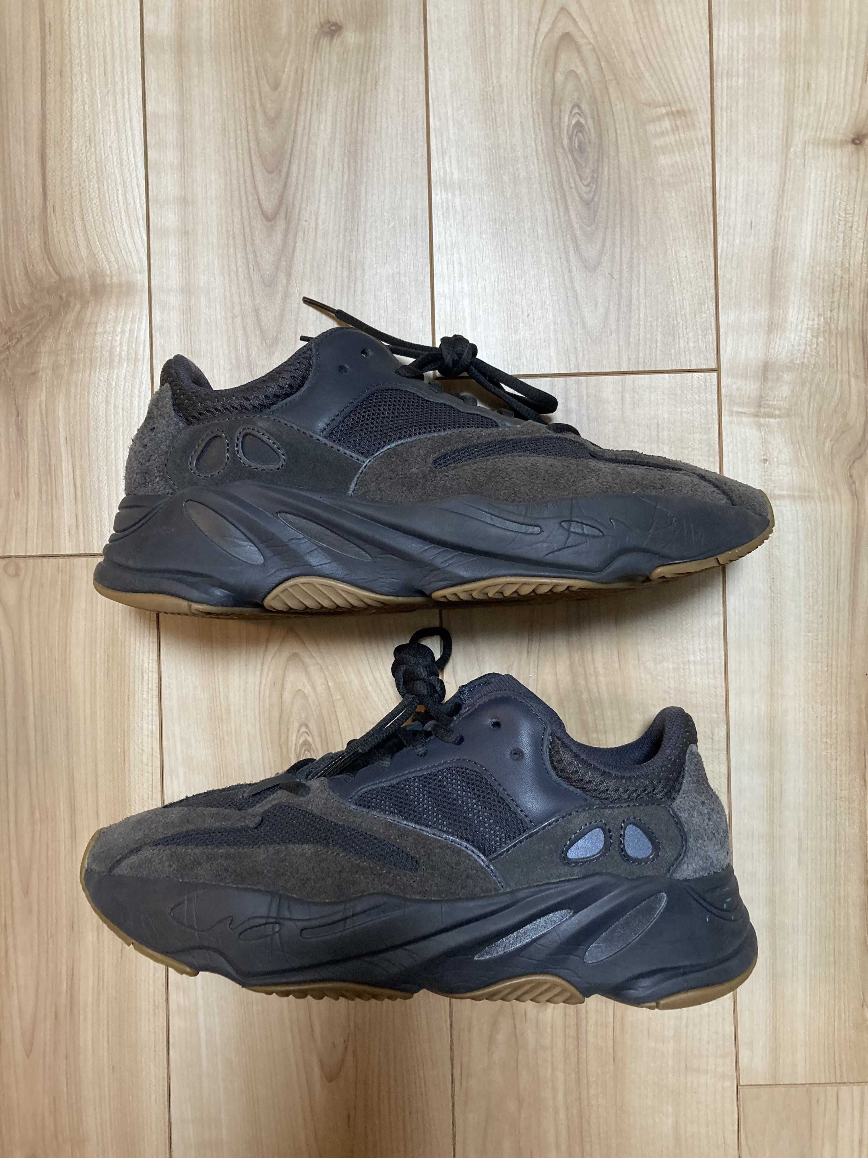 adidas YEEZY Boost 700 "Utility Black"
