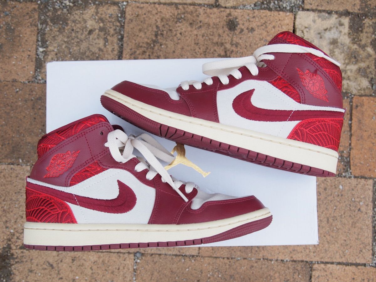 Nike Women's Air Jordan 1 Mid SE "Tiki Leaf"