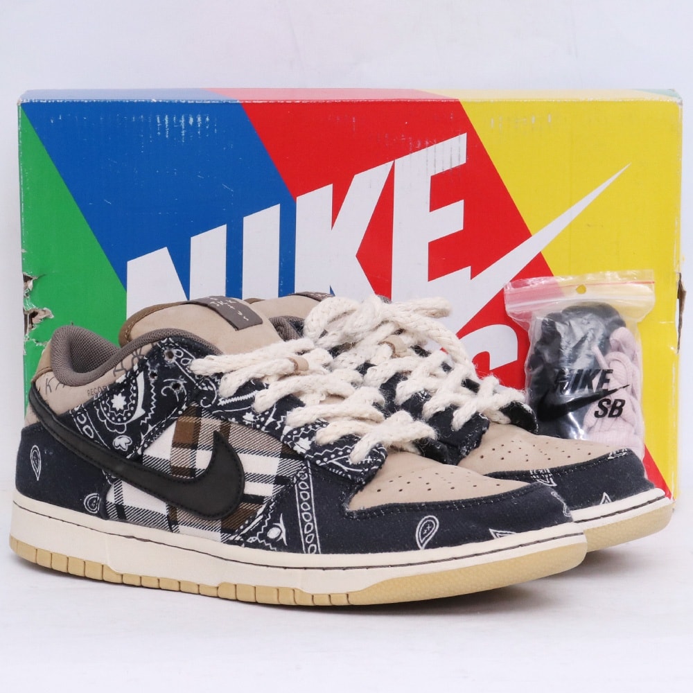 Travis Scott × Nike SB Dunk Low "Black/Parachute Beige"
