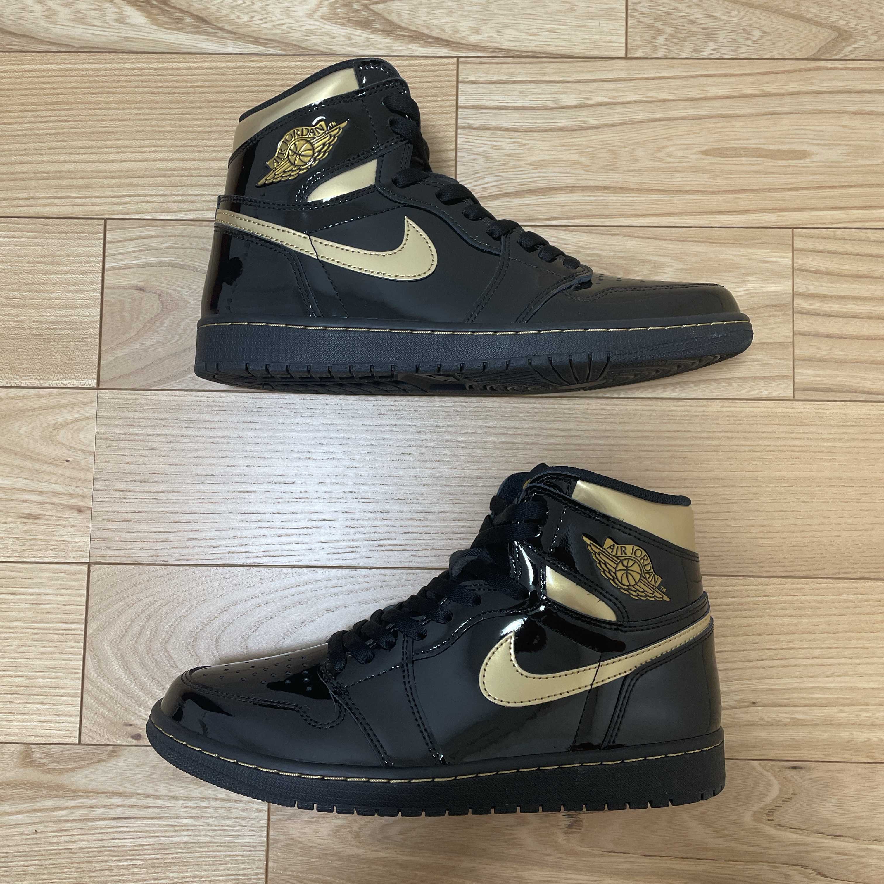 Nike Air Jordan 1 High OG "Black-Metalic Gold"
