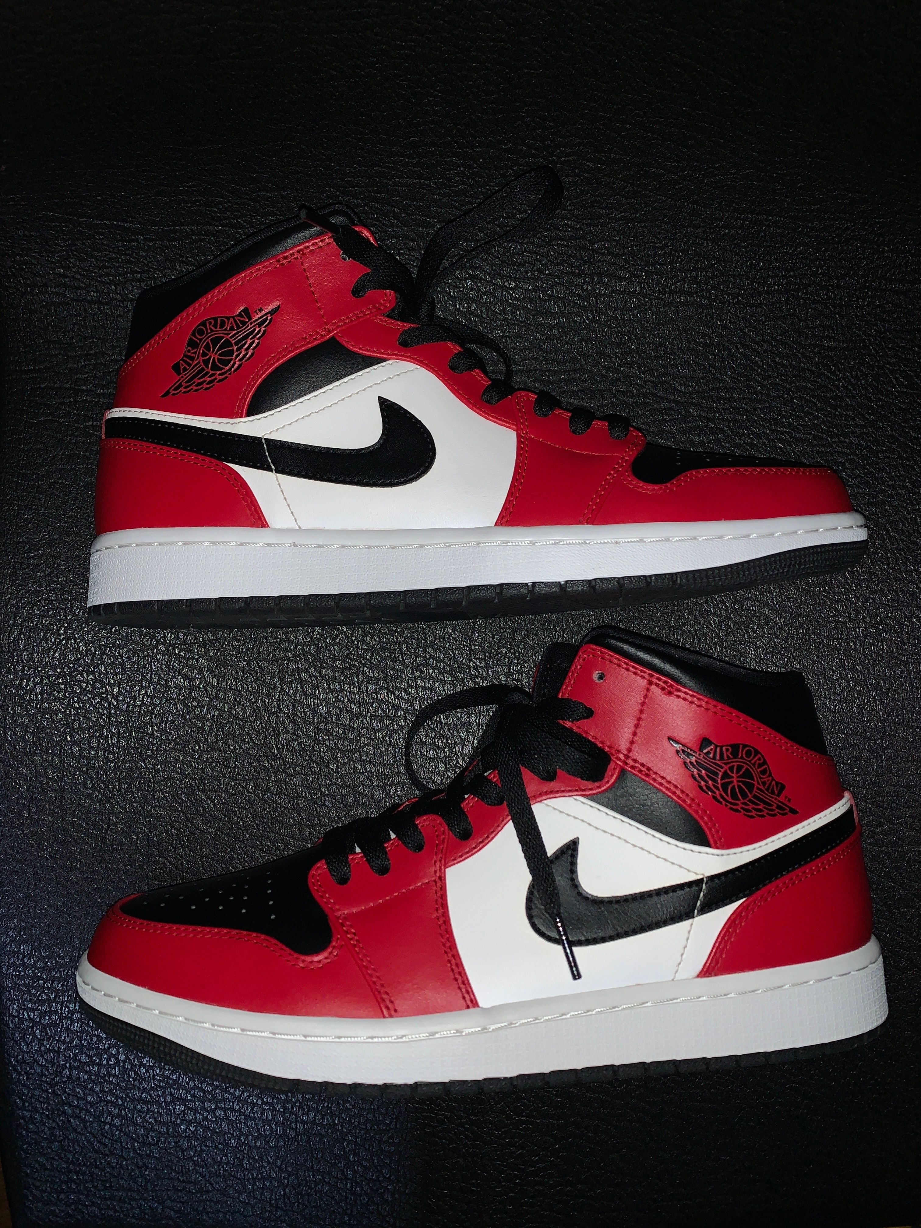 Nike Air Jordan 1 Mid "Chicago Black Toe"