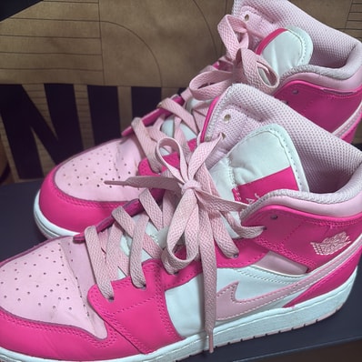Nike GS Air Jordan 1 Mid "Medium Soft Pink"