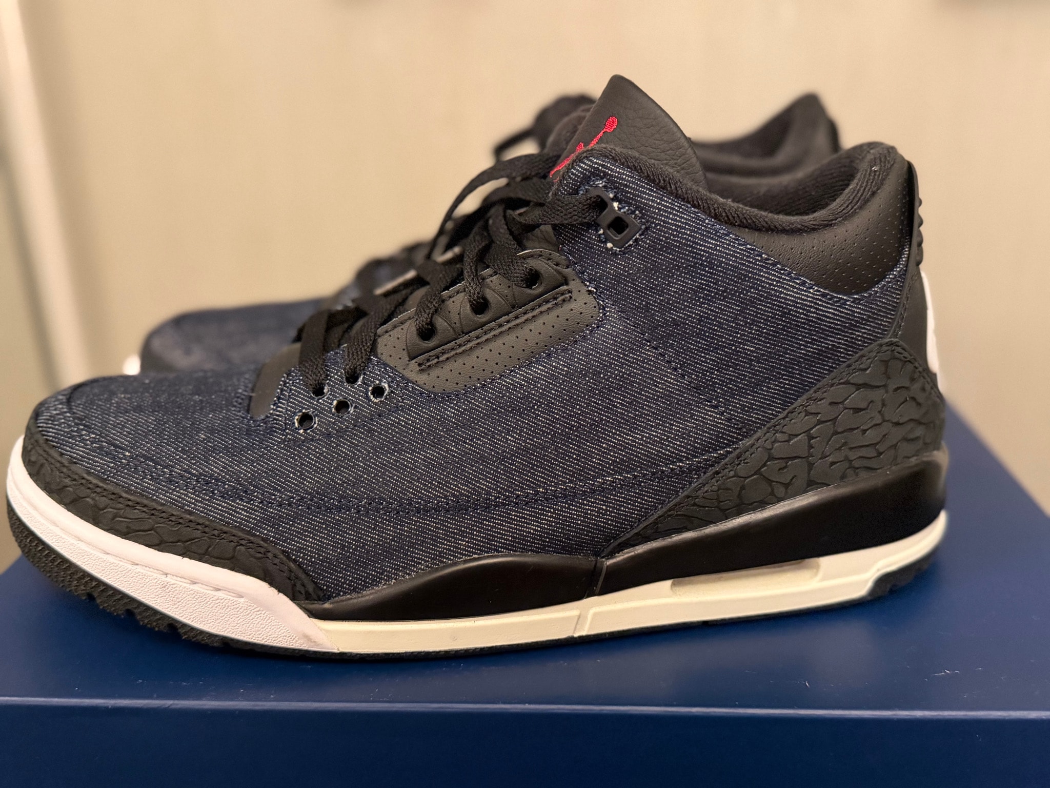 Levi’s × Nike Air Jordan 3 Retro SP "Indigo and Gym Red" (LEVI'S Tab)