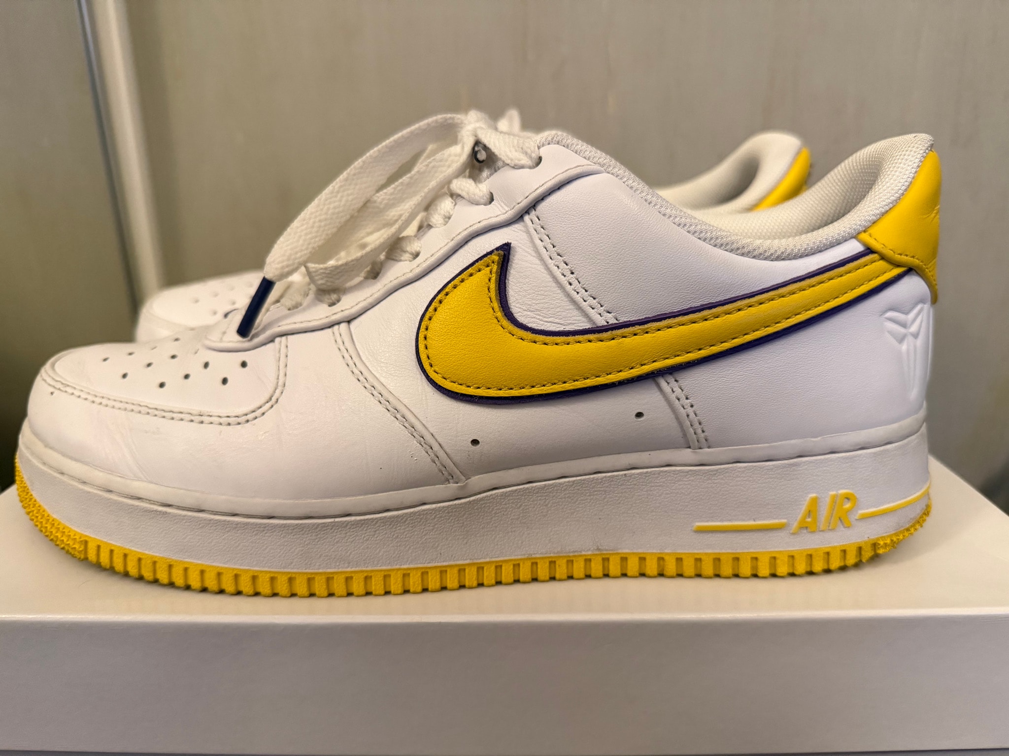 Kobe Bryant × Nike Air Force 1 Low Retro QS "Varsity Maize and Varsity Purple"