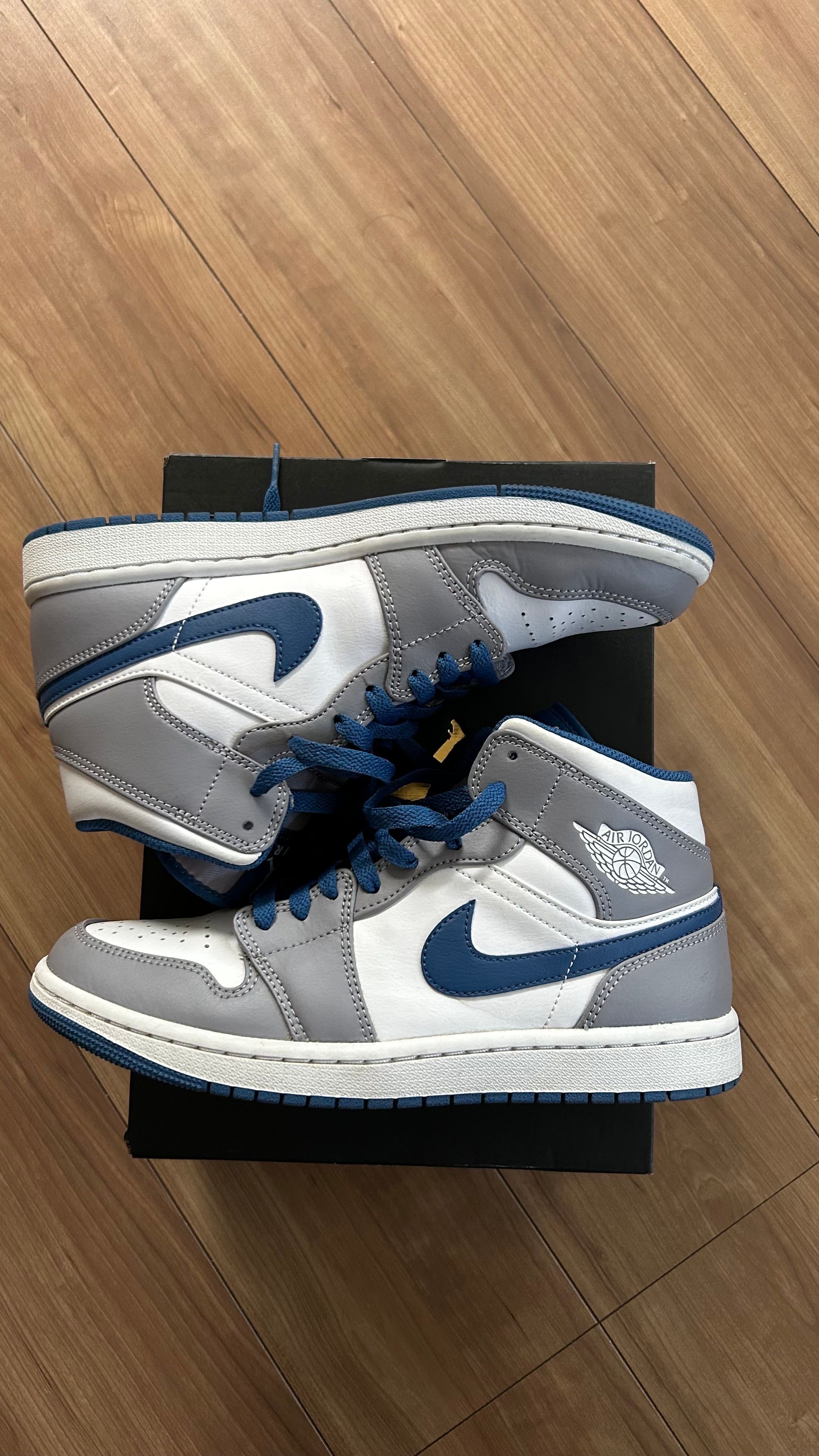 Nike Air Jordan 1 Mid "True Blue"