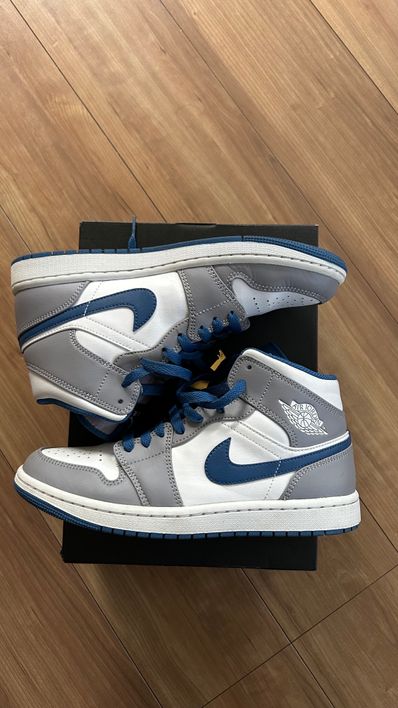 Nike Air Jordan 1 Mid "True Blue"