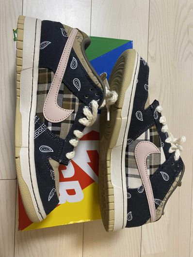 Travis Scott × Nike SB Dunk Low "Black/Parachute Beige"