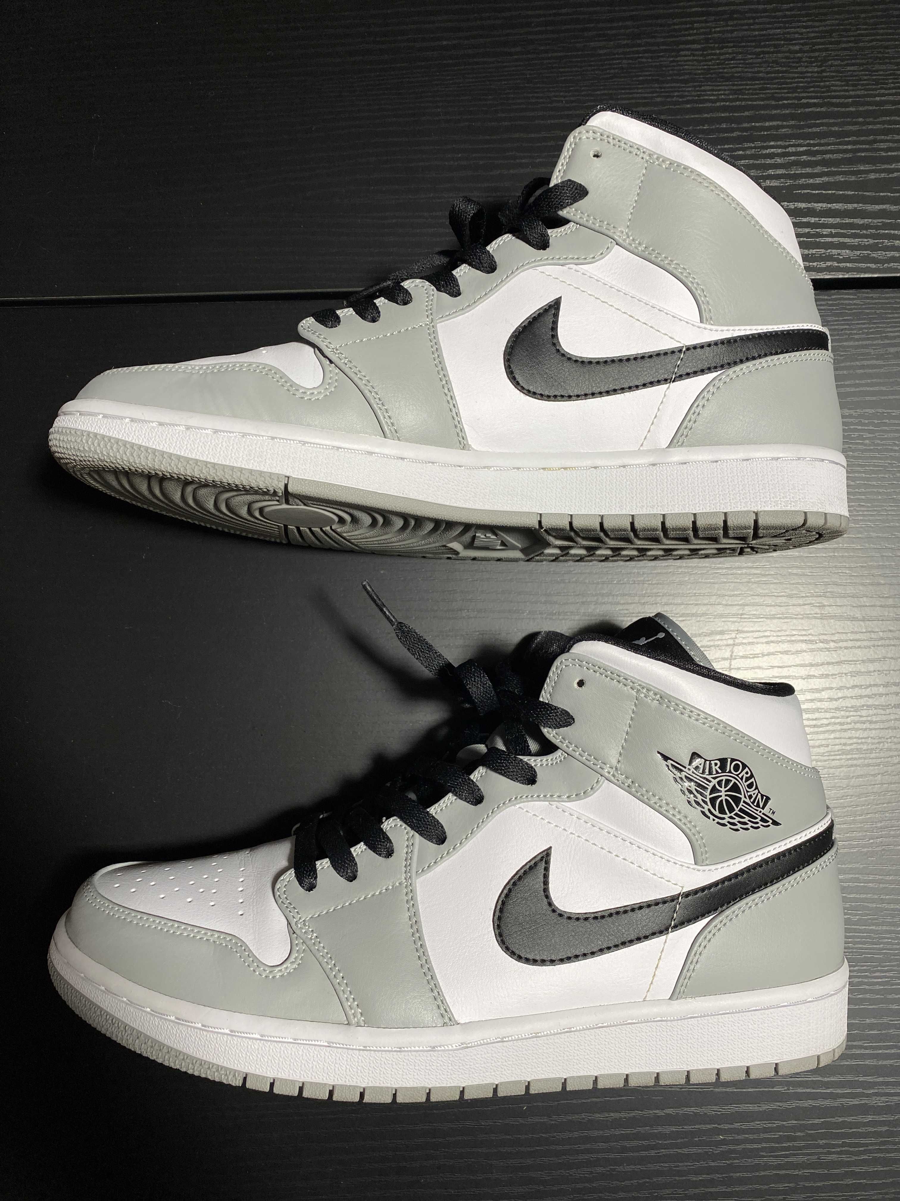 Nike Air Jordan 1 Mid "Light Smoke Grey/White/Black"