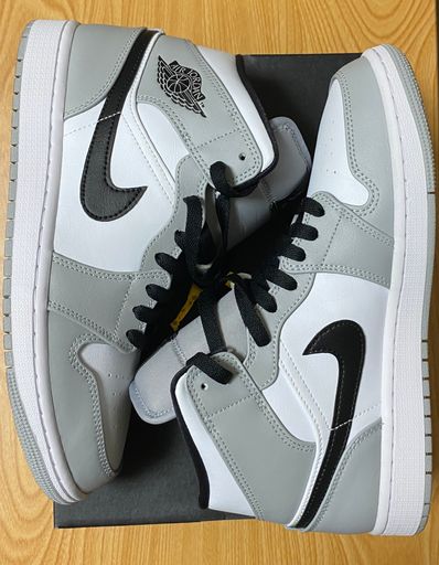 Nike Air Jordan 1 Mid "Light Smoke Grey/White/Black"