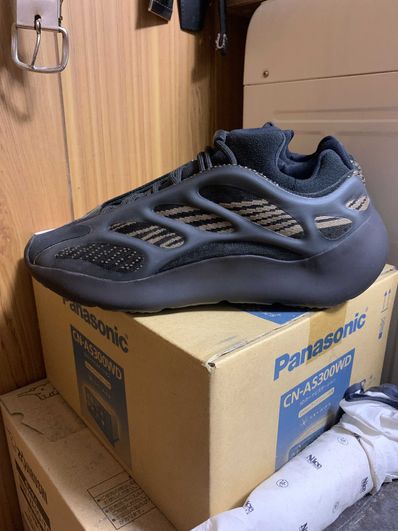 adidas YEEZY 700V3 "Clay Brown"