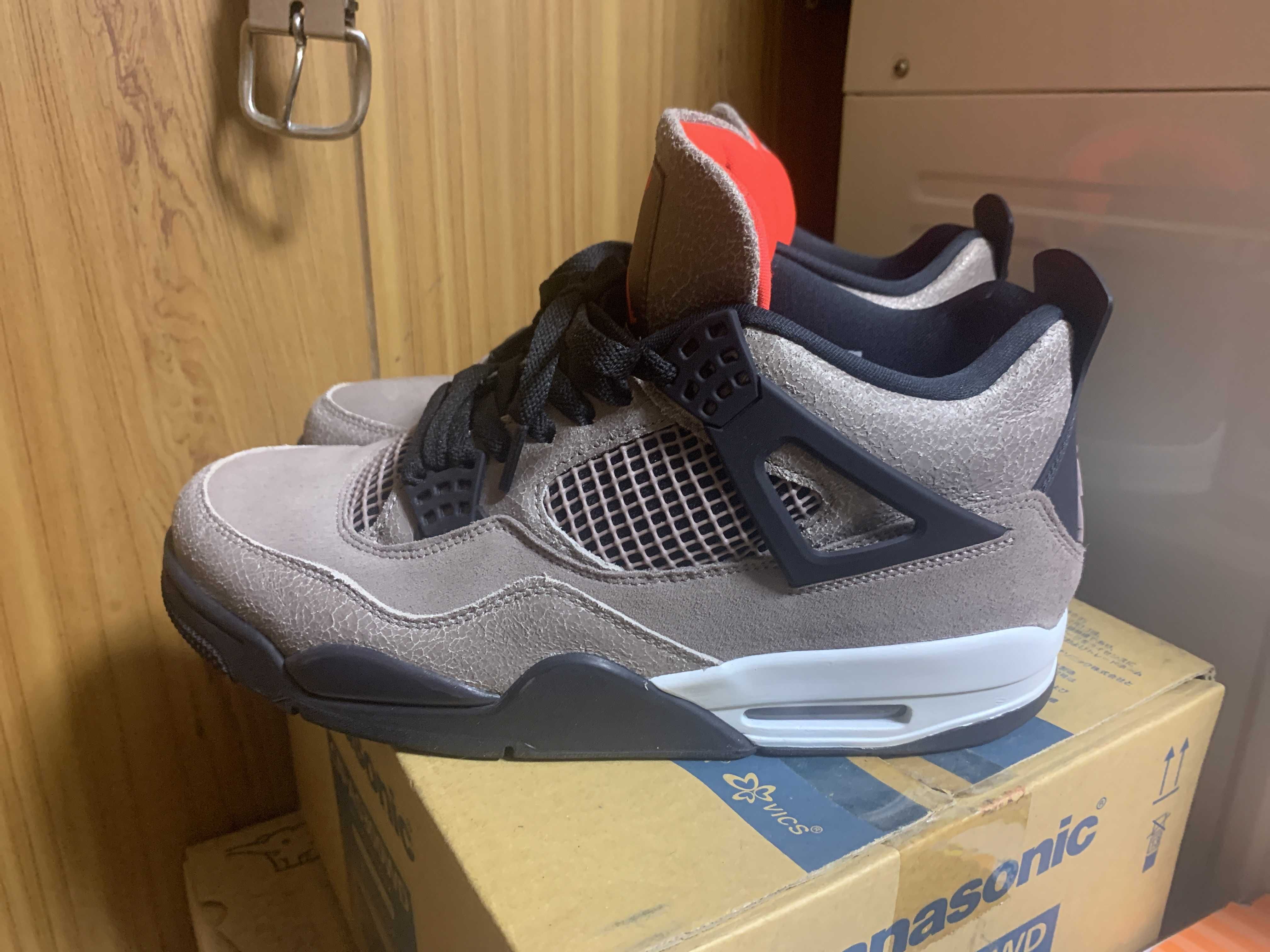 Nike Air Jordan 4 "Taupe Haze"