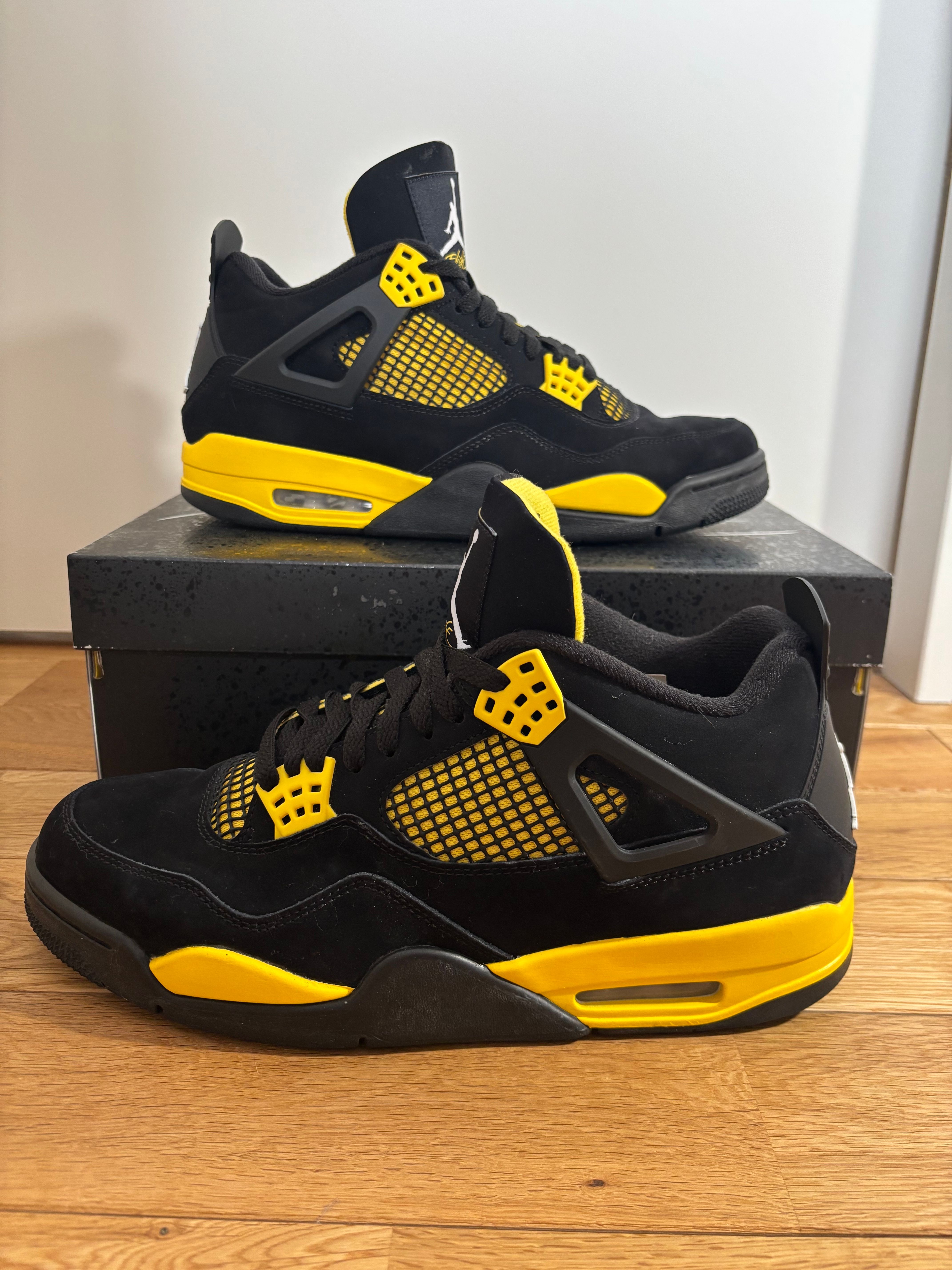 Nike Air Jordan 4 Retro "Thunder"(2023)