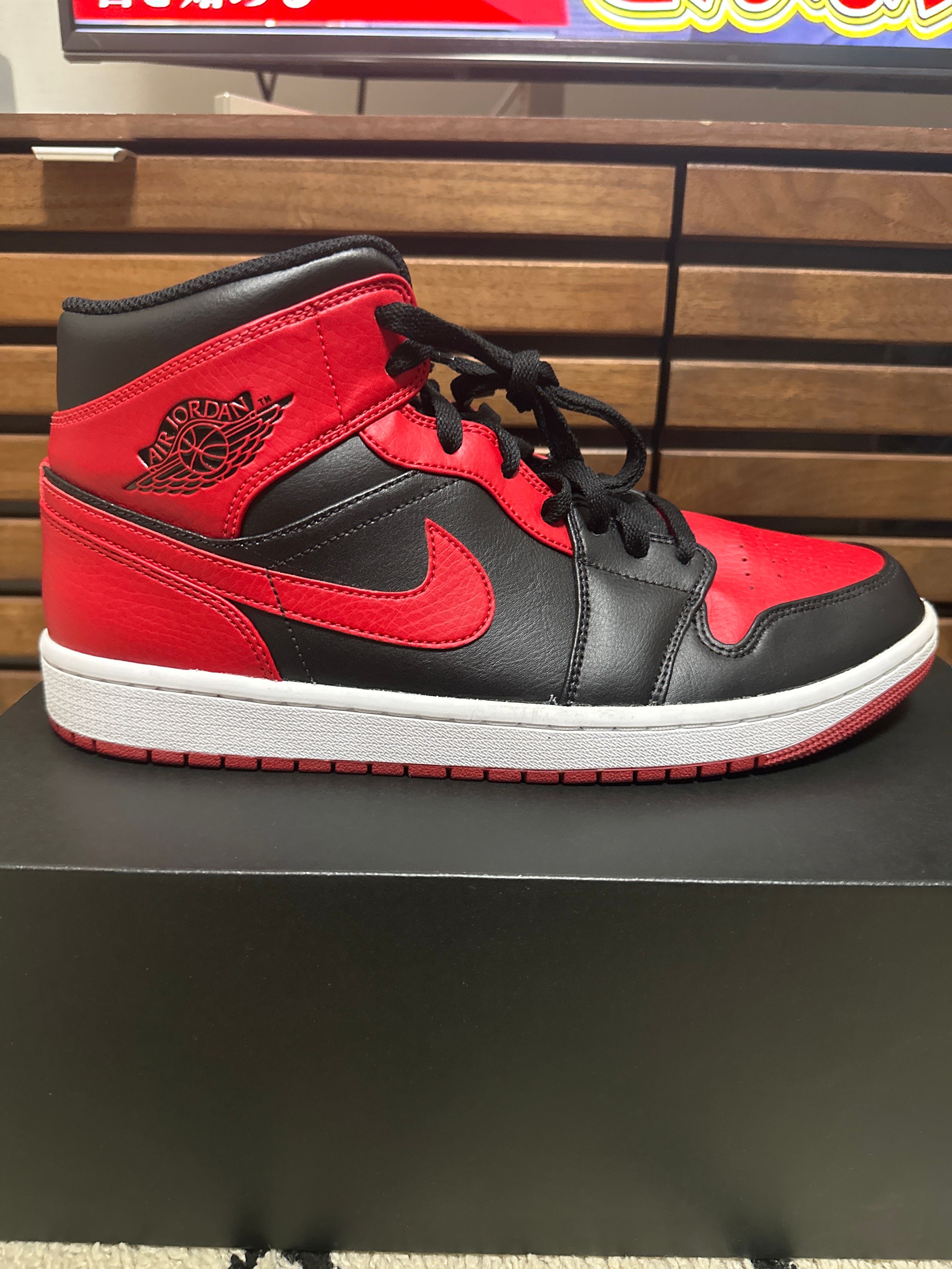 Nike Air Jordan 1 Mid "Bred"