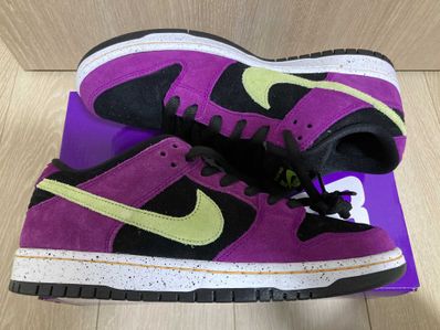 Nike SB Dunk Low "Red Plum"