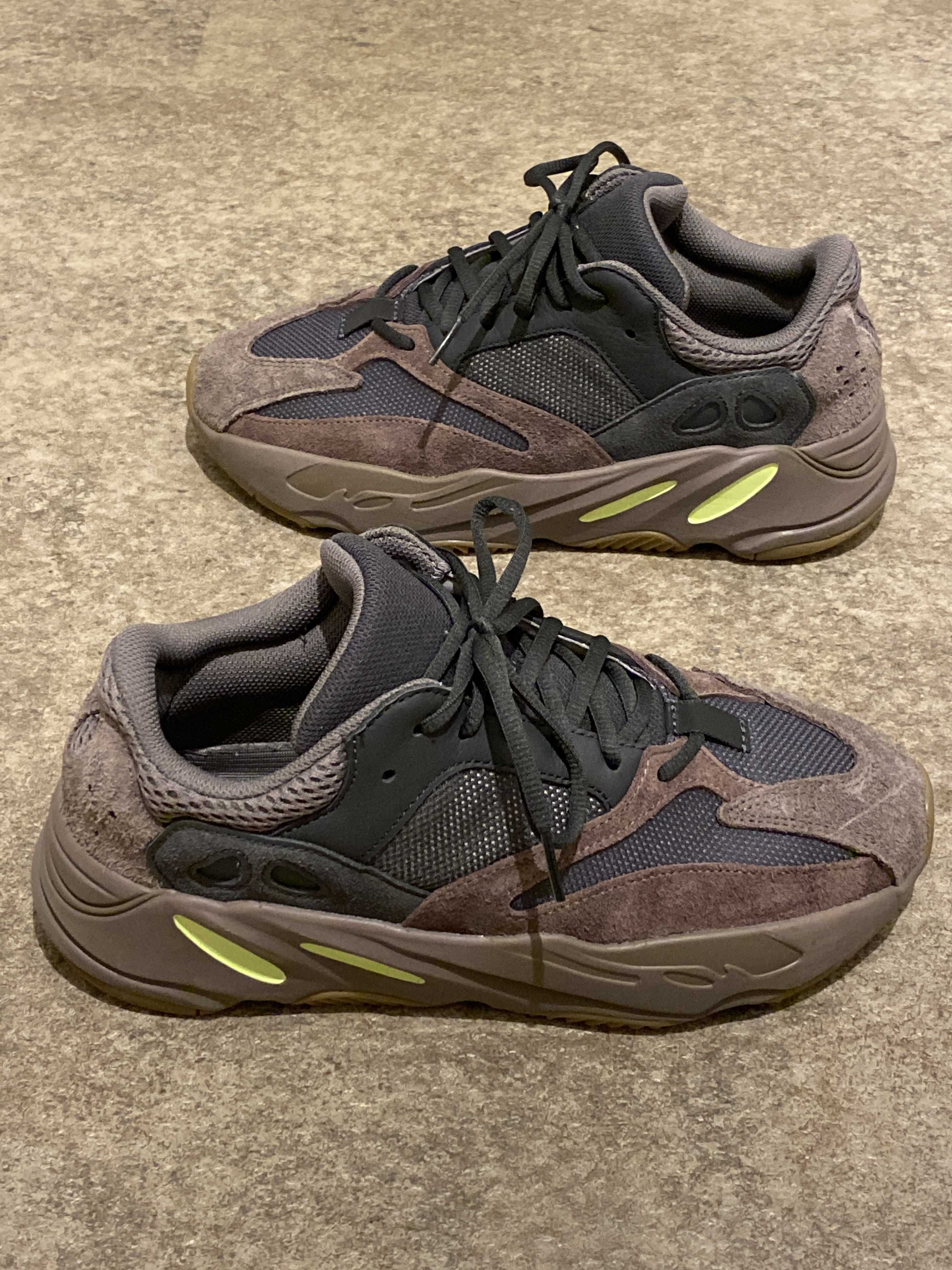 YEEZY BOOST 700 WAVE RUNNER DARK GREY