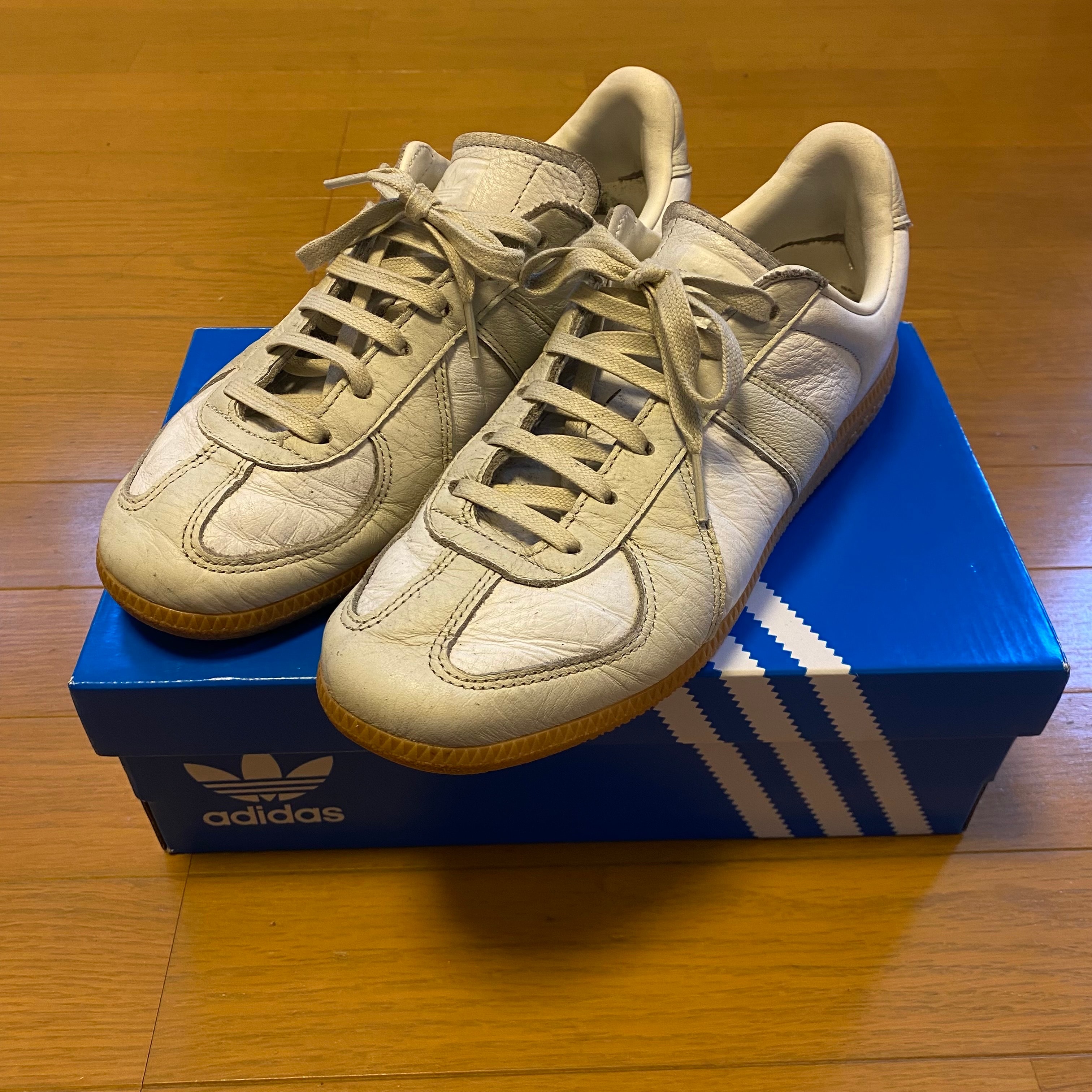 トゥモローランド × アディダス BW アーミー "フットウェア ホワイト/オービット グレー"