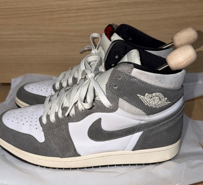 Nike Air Jordan 1 Retro High OG "Black and Smoke Grey"