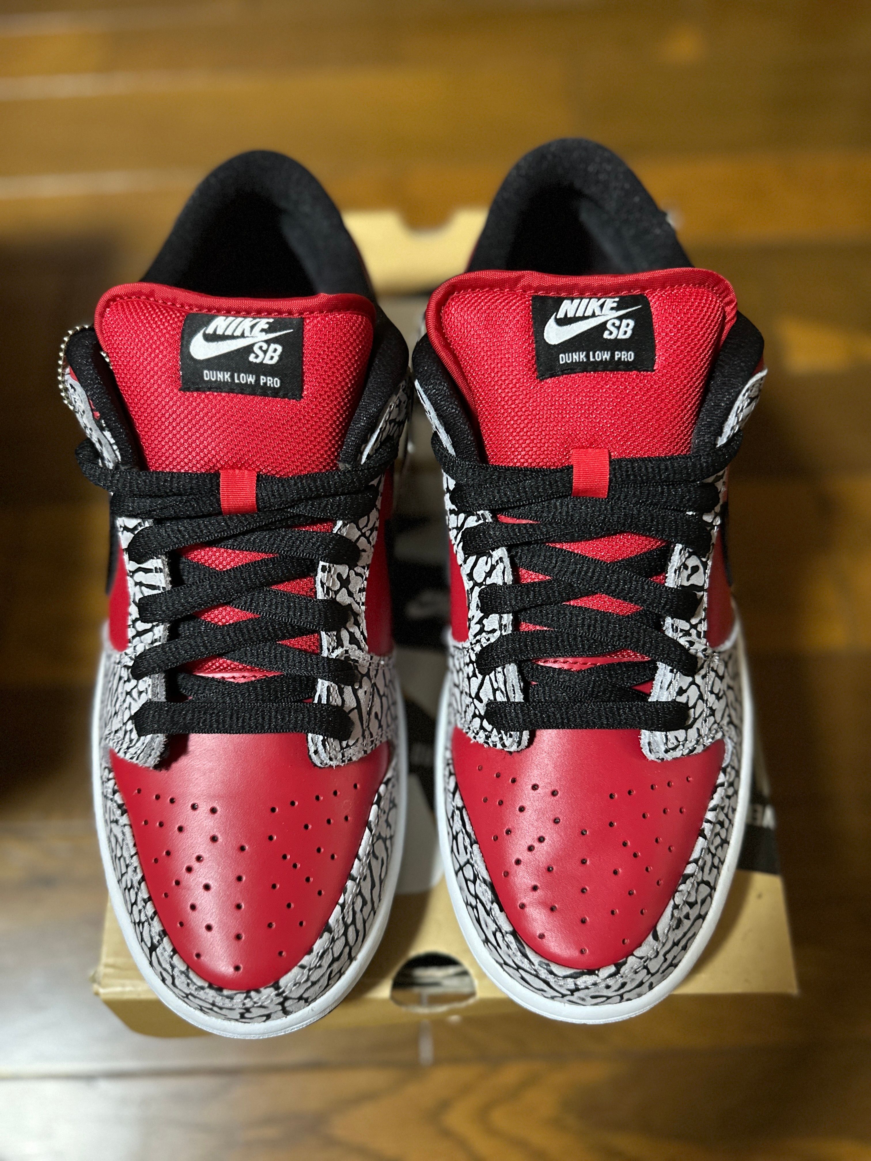 Supreme × Nike SB Dunk Low "Red Cement"(2012)