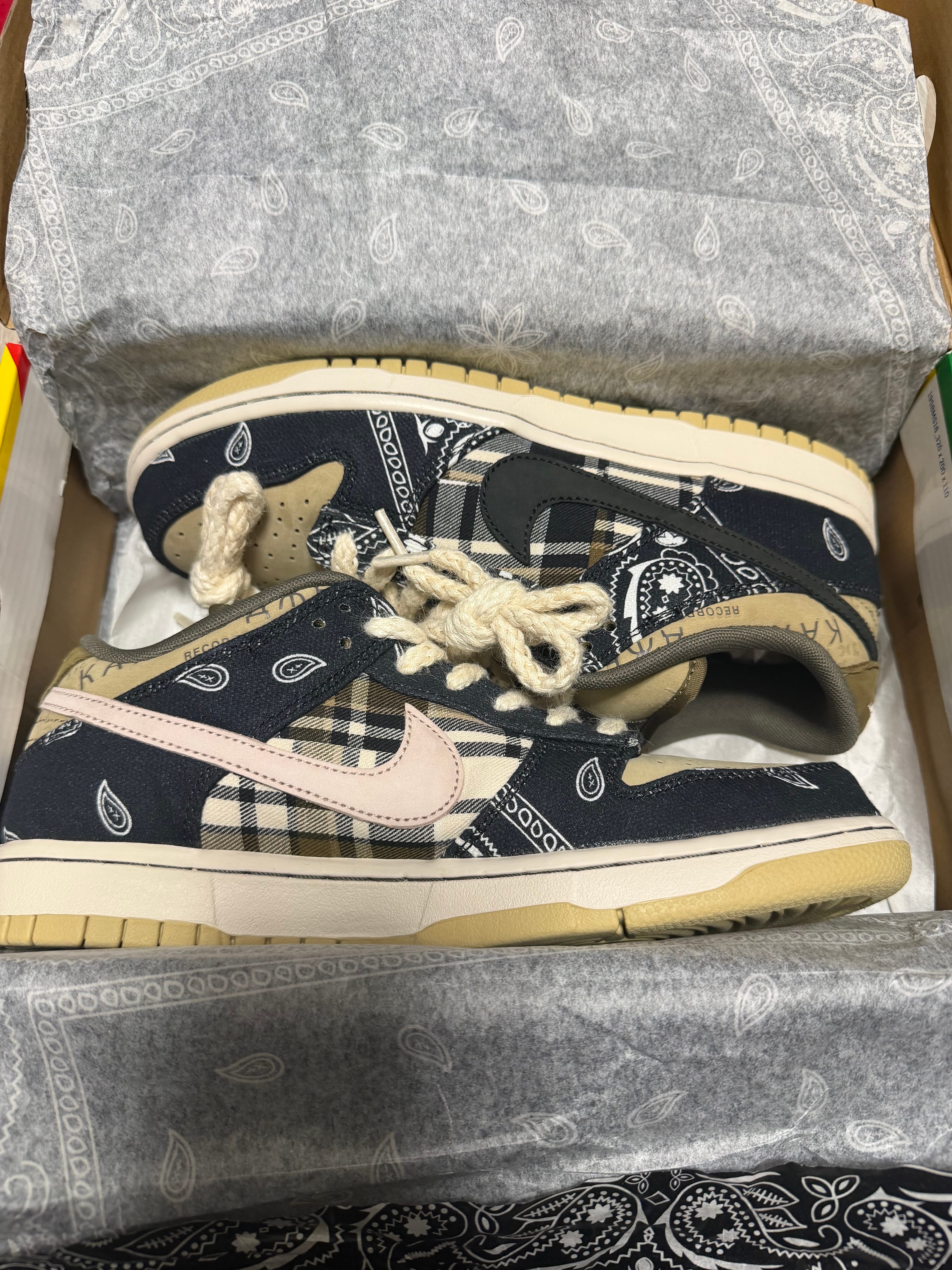 Travis Scott × Nike SB Dunk Low "Black/Parachute Beige"