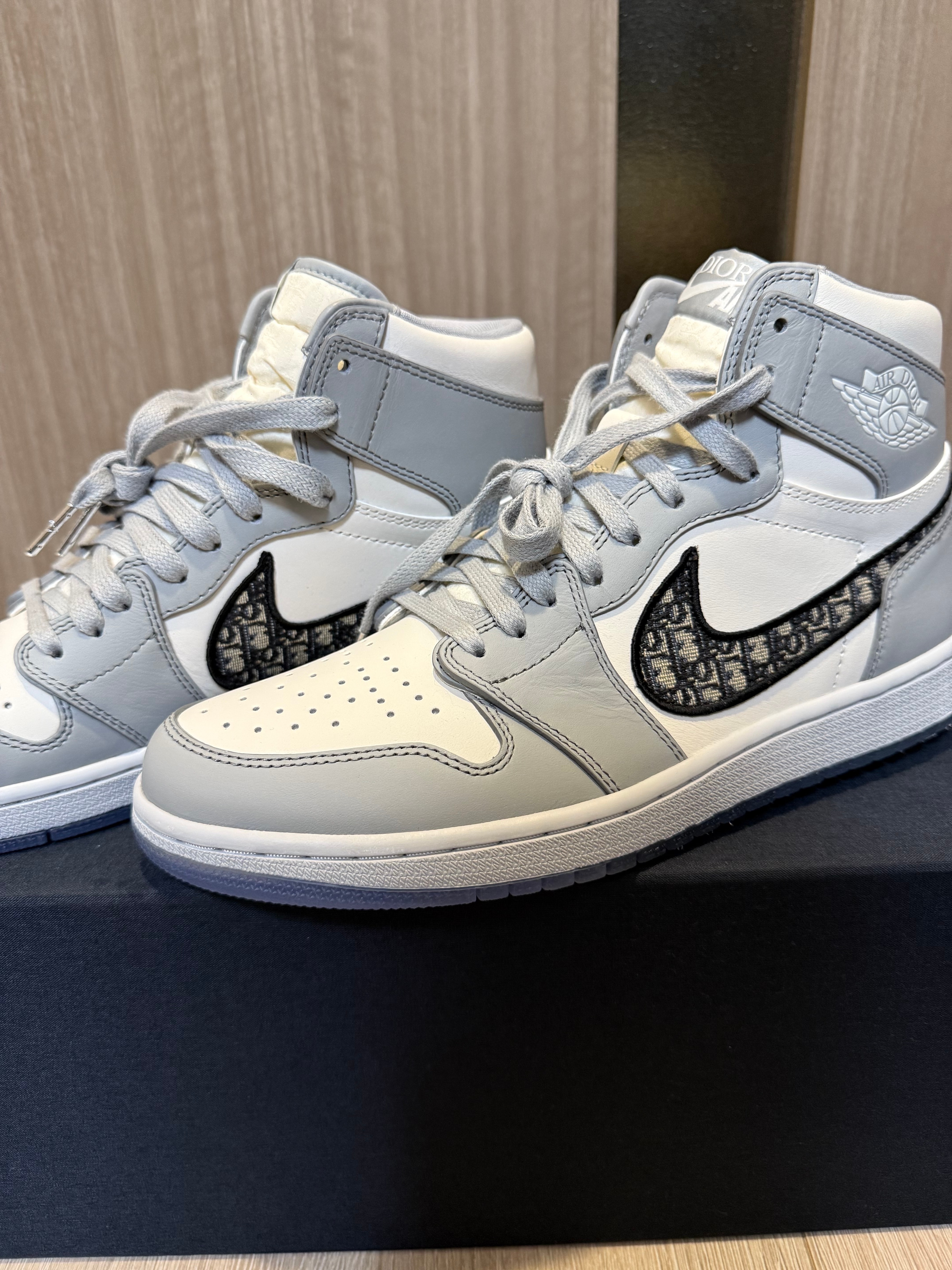 ディオール × ナイキ エアジョーダン1 ハイ OG "ディオール"