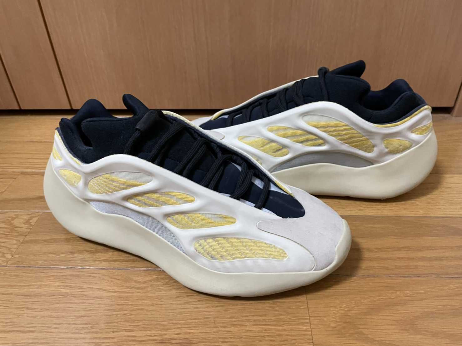 adidas YEEZY 700 V3 "Safflower"