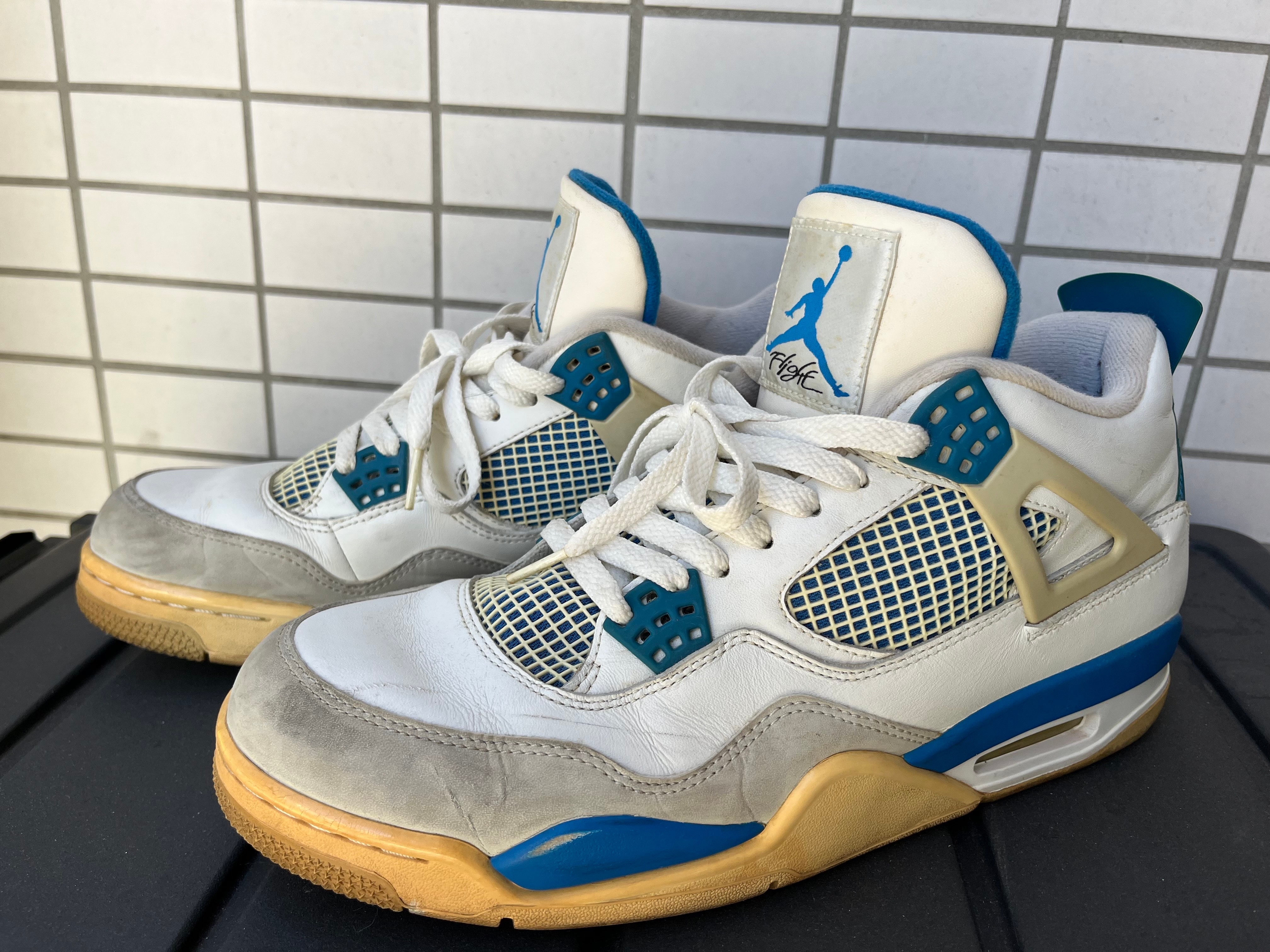 Nike Air Jordan 4 Retro 