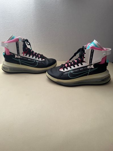 NIKE AIR MAX 720 SATURN WHITE BLACK RED