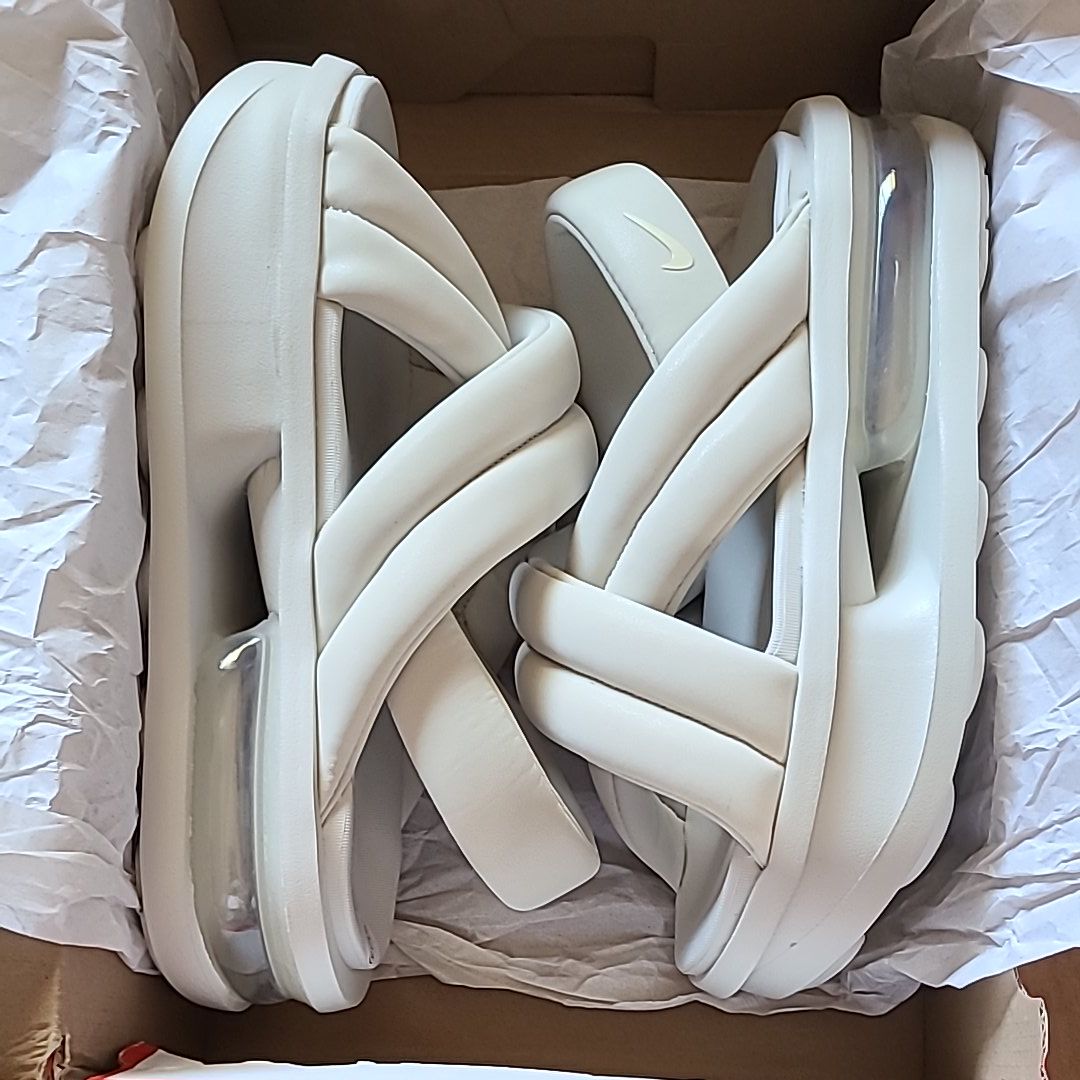 Nike Women's Air Max Isla Sandal "Light Bone/Pure Platinum/Alabaster"